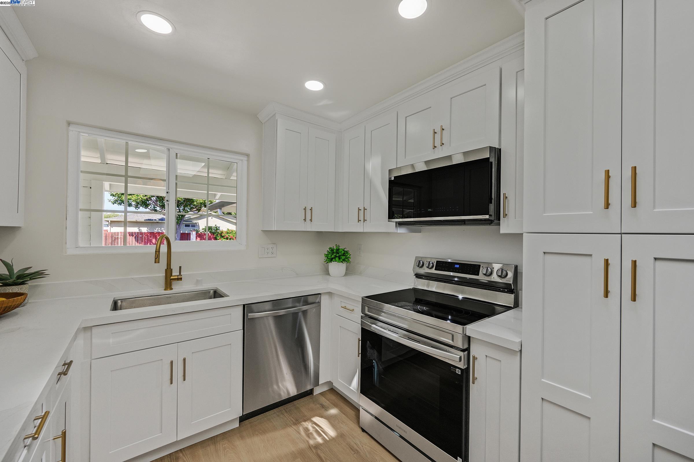 Detail Gallery Image 13 of 49 For 32255 Coronation Dr, Union City,  CA 94587 - 3 Beds | 2 Baths