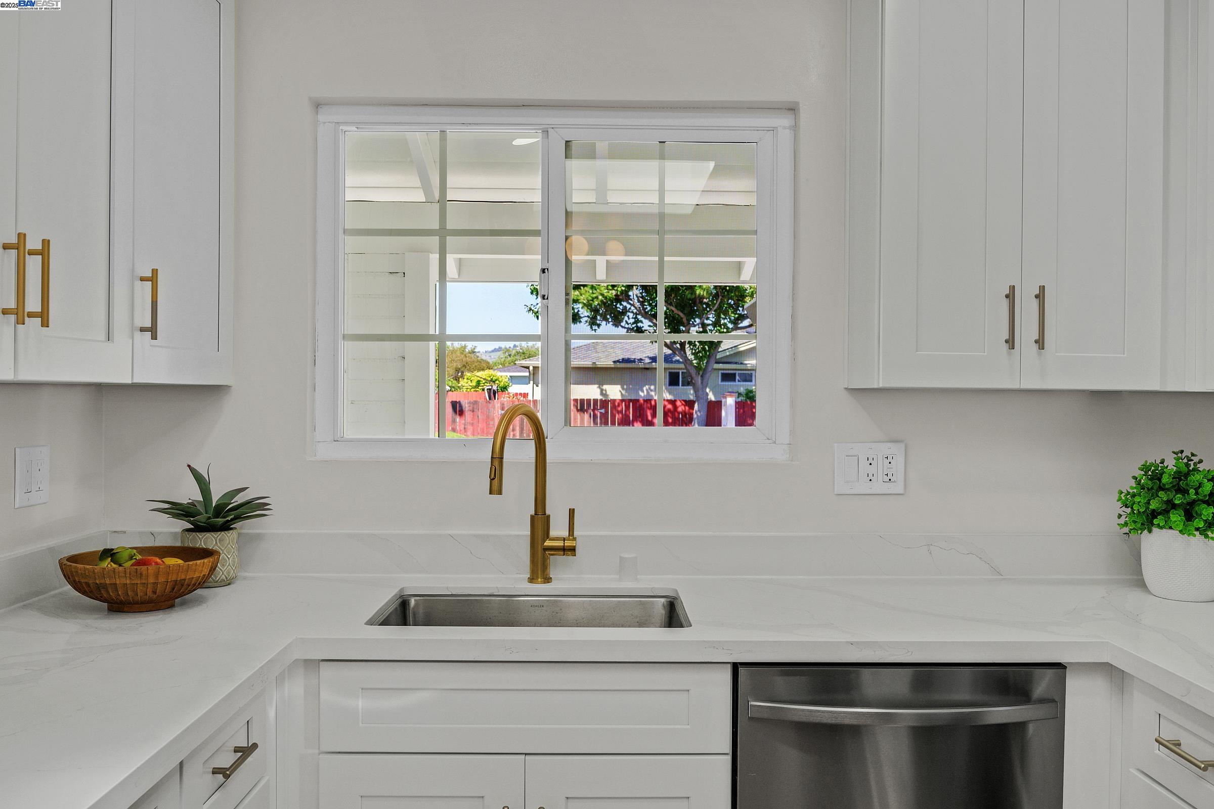Detail Gallery Image 14 of 49 For 32255 Coronation Dr, Union City,  CA 94587 - 3 Beds | 2 Baths