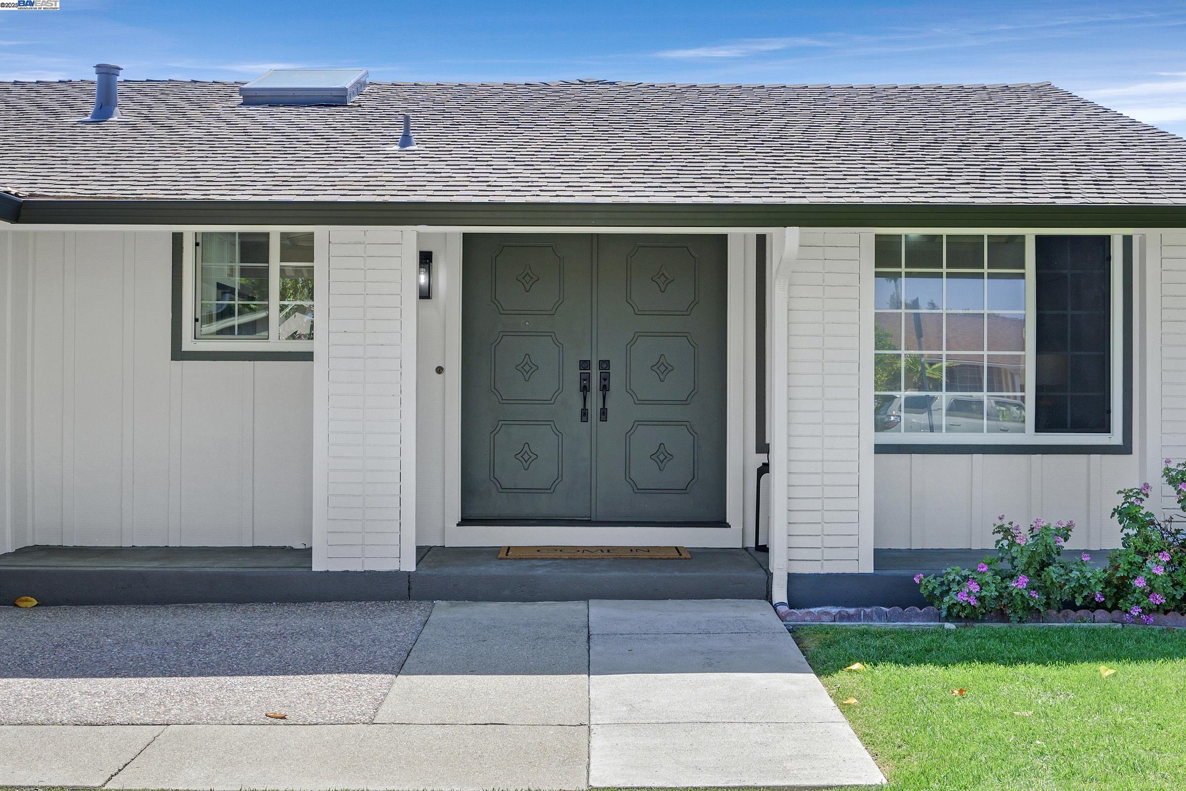 Detail Gallery Image 4 of 49 For 32255 Coronation Dr, Union City,  CA 94587 - 3 Beds | 2 Baths