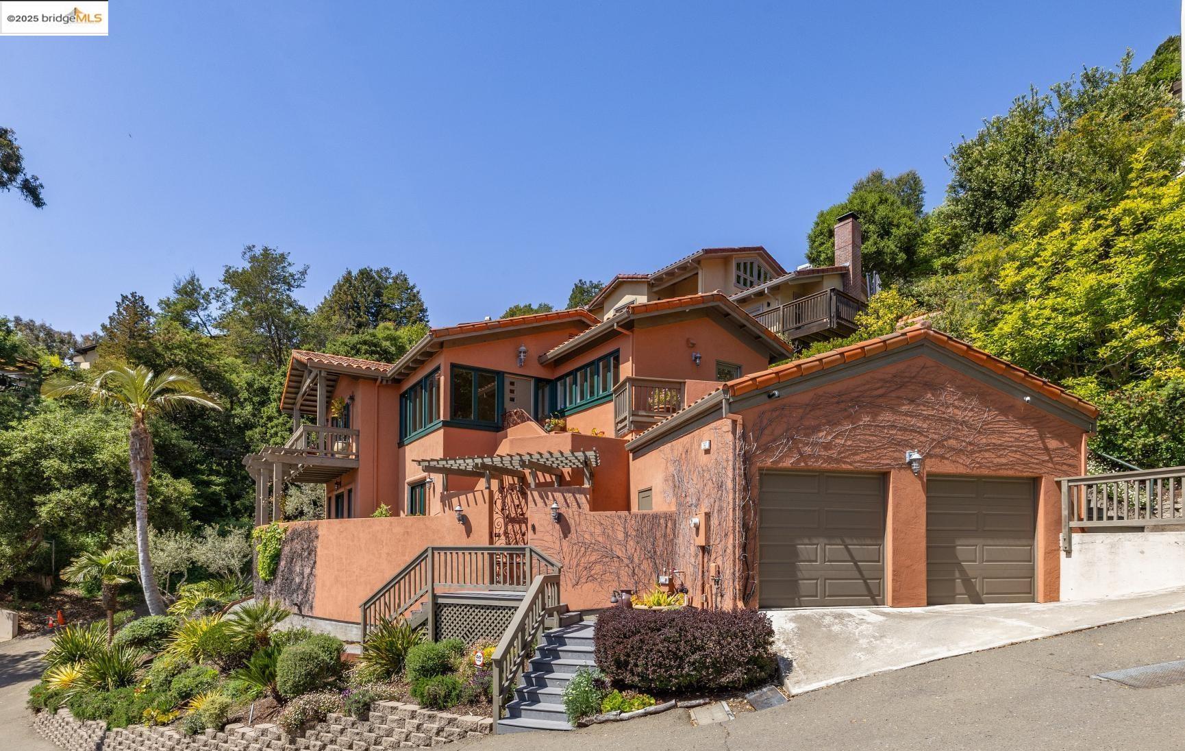 Detail Gallery Image 1 of 60 For 260 Alvarado Rd, Berkeley,  CA 94705 - 4 Beds | 2/1 Baths