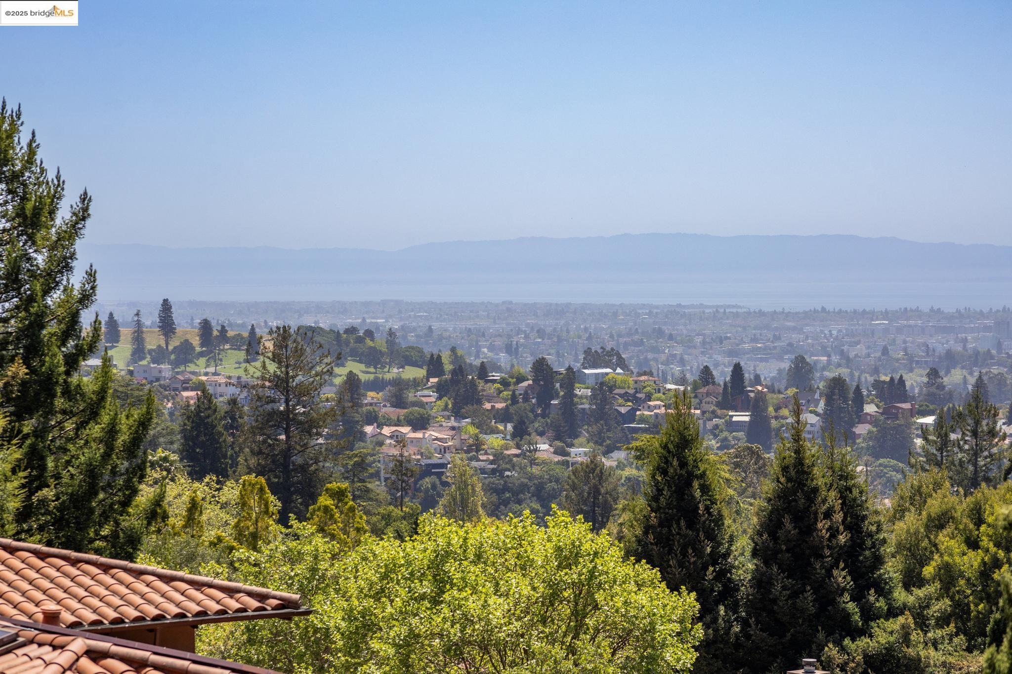 Detail Gallery Image 2 of 60 For 260 Alvarado Rd, Berkeley,  CA 94705 - 4 Beds | 2/1 Baths