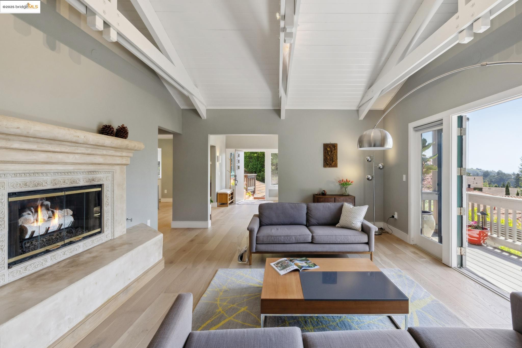 Detail Gallery Image 14 of 60 For 260 Alvarado Rd, Berkeley,  CA 94705 - 4 Beds | 2/1 Baths