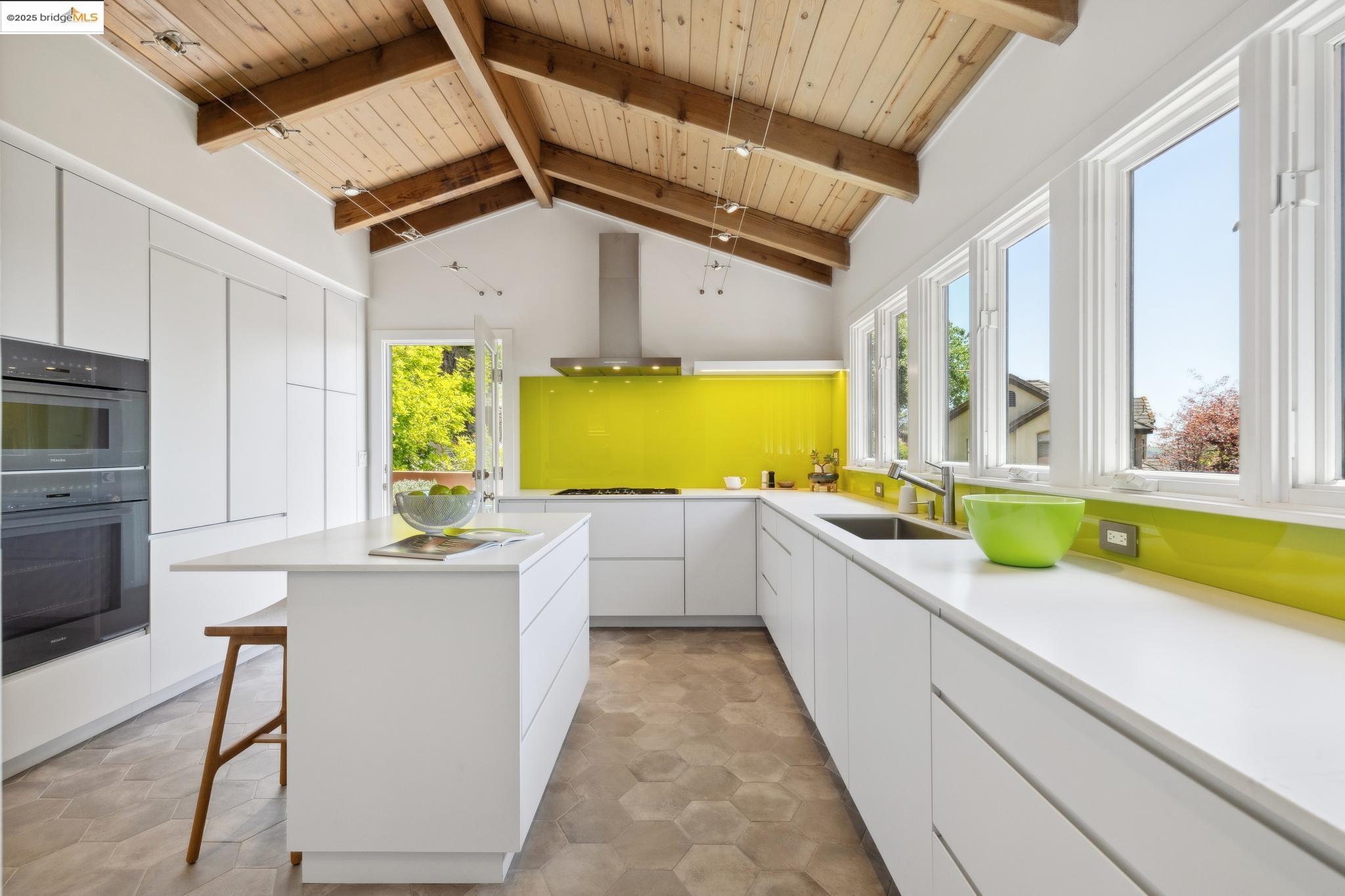 Detail Gallery Image 17 of 60 For 260 Alvarado Rd, Berkeley,  CA 94705 - 4 Beds | 2/1 Baths