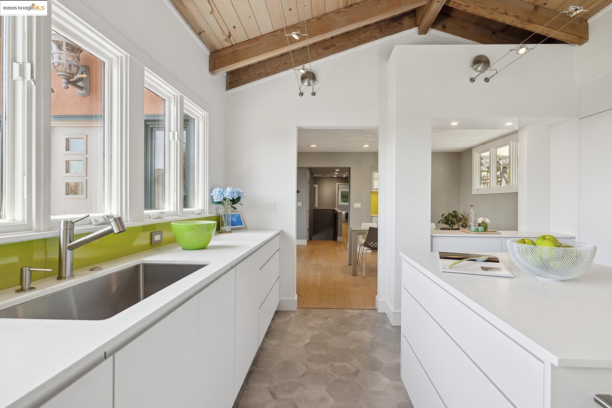 Detail Gallery Image 28 of 60 For 260 Alvarado Rd, Berkeley,  CA 94705 - 4 Beds | 2/1 Baths