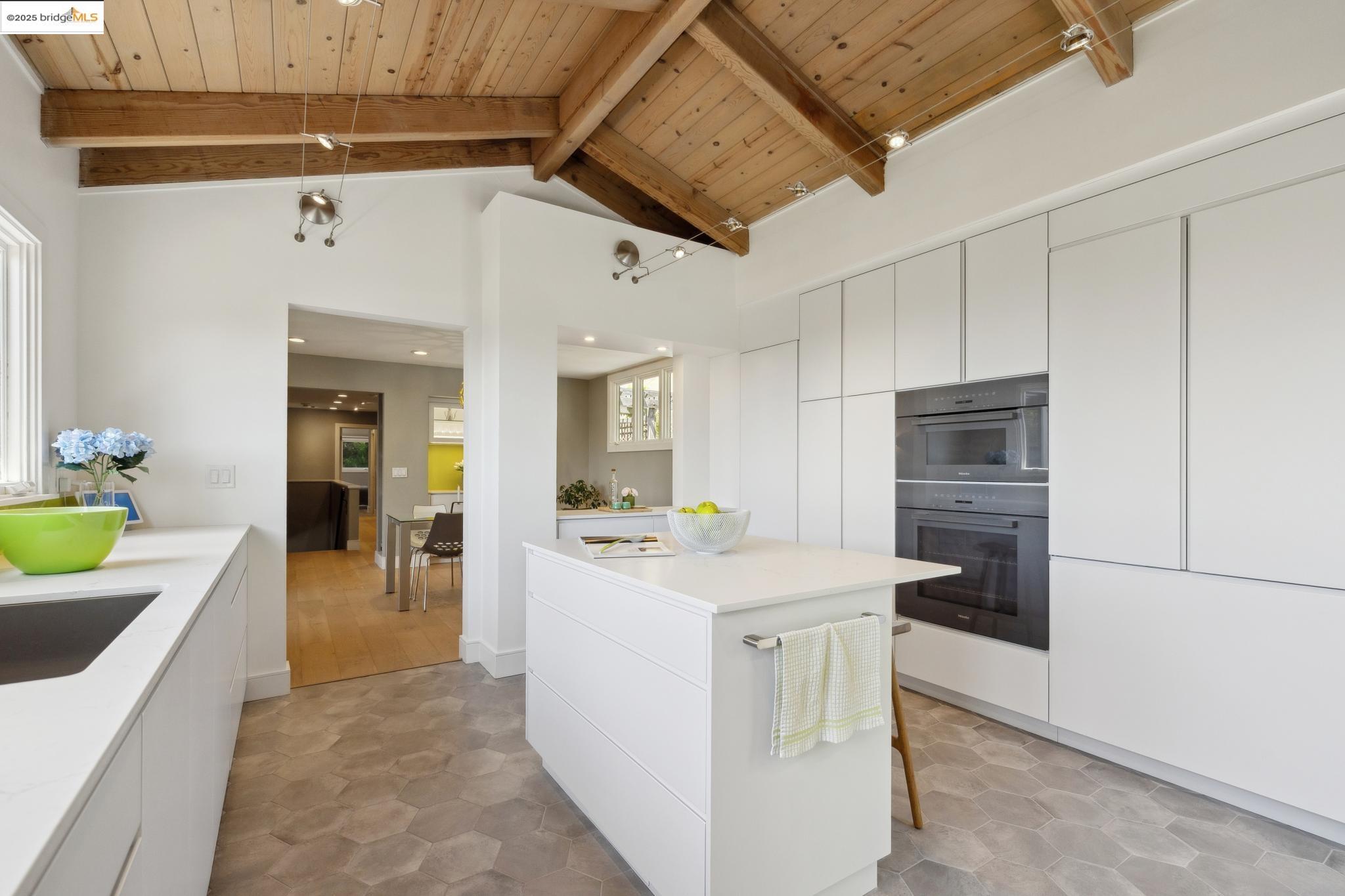Detail Gallery Image 29 of 60 For 260 Alvarado Rd, Berkeley,  CA 94705 - 4 Beds | 2/1 Baths