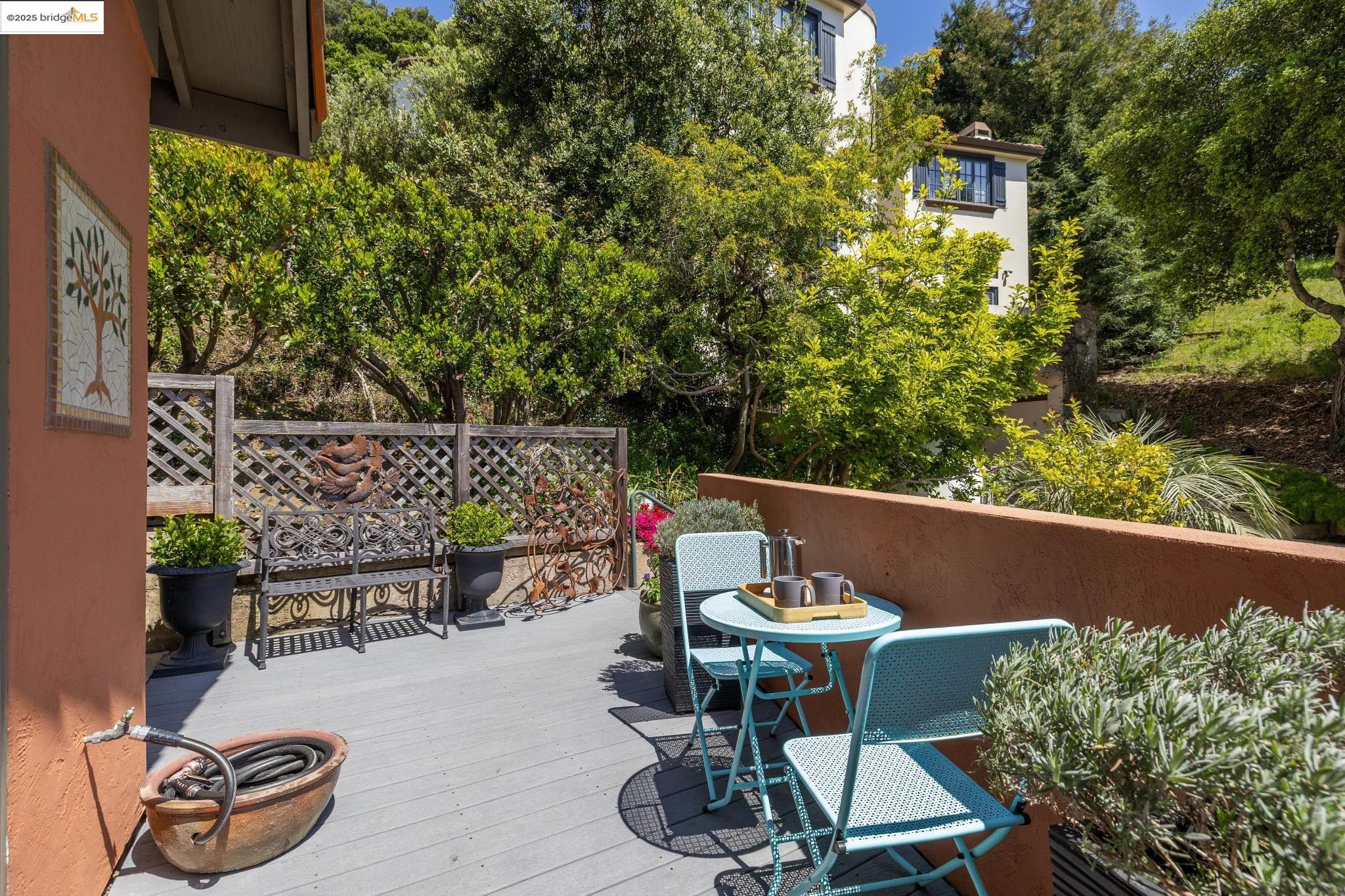 Detail Gallery Image 30 of 60 For 260 Alvarado Rd, Berkeley,  CA 94705 - 4 Beds | 2/1 Baths