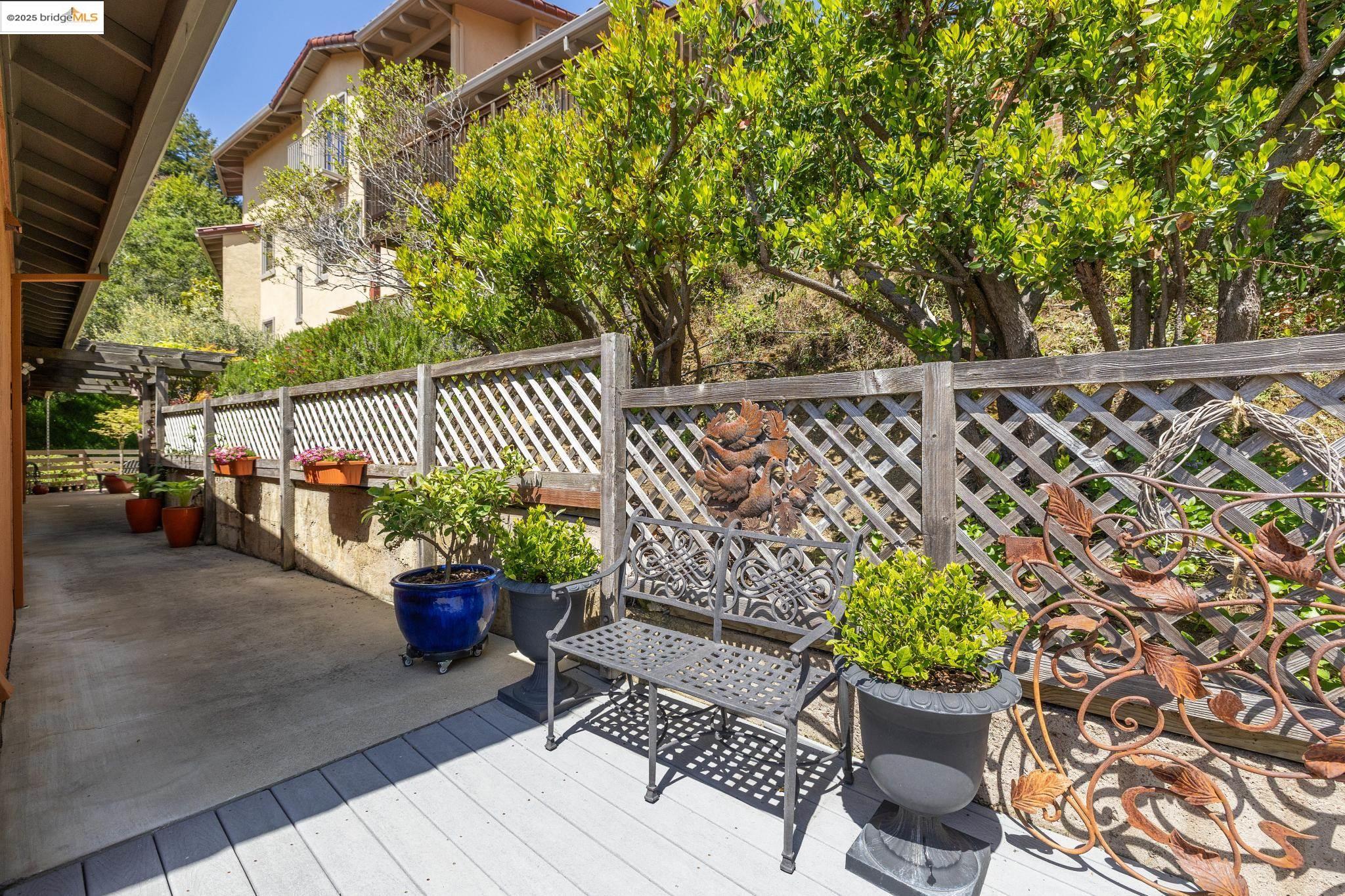 Detail Gallery Image 31 of 60 For 260 Alvarado Rd, Berkeley,  CA 94705 - 4 Beds | 2/1 Baths