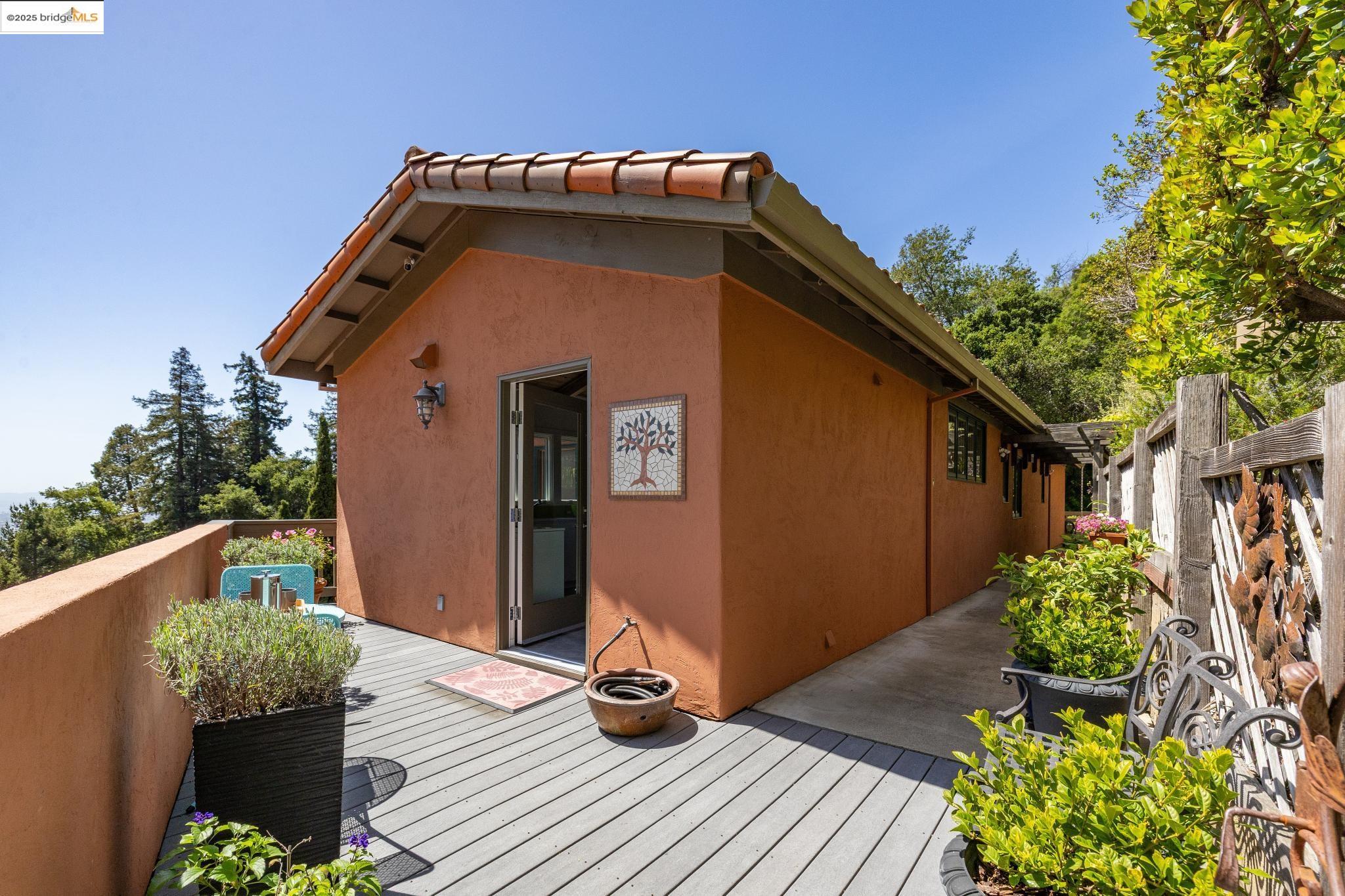 Detail Gallery Image 35 of 60 For 260 Alvarado Rd, Berkeley,  CA 94705 - 4 Beds | 2/1 Baths