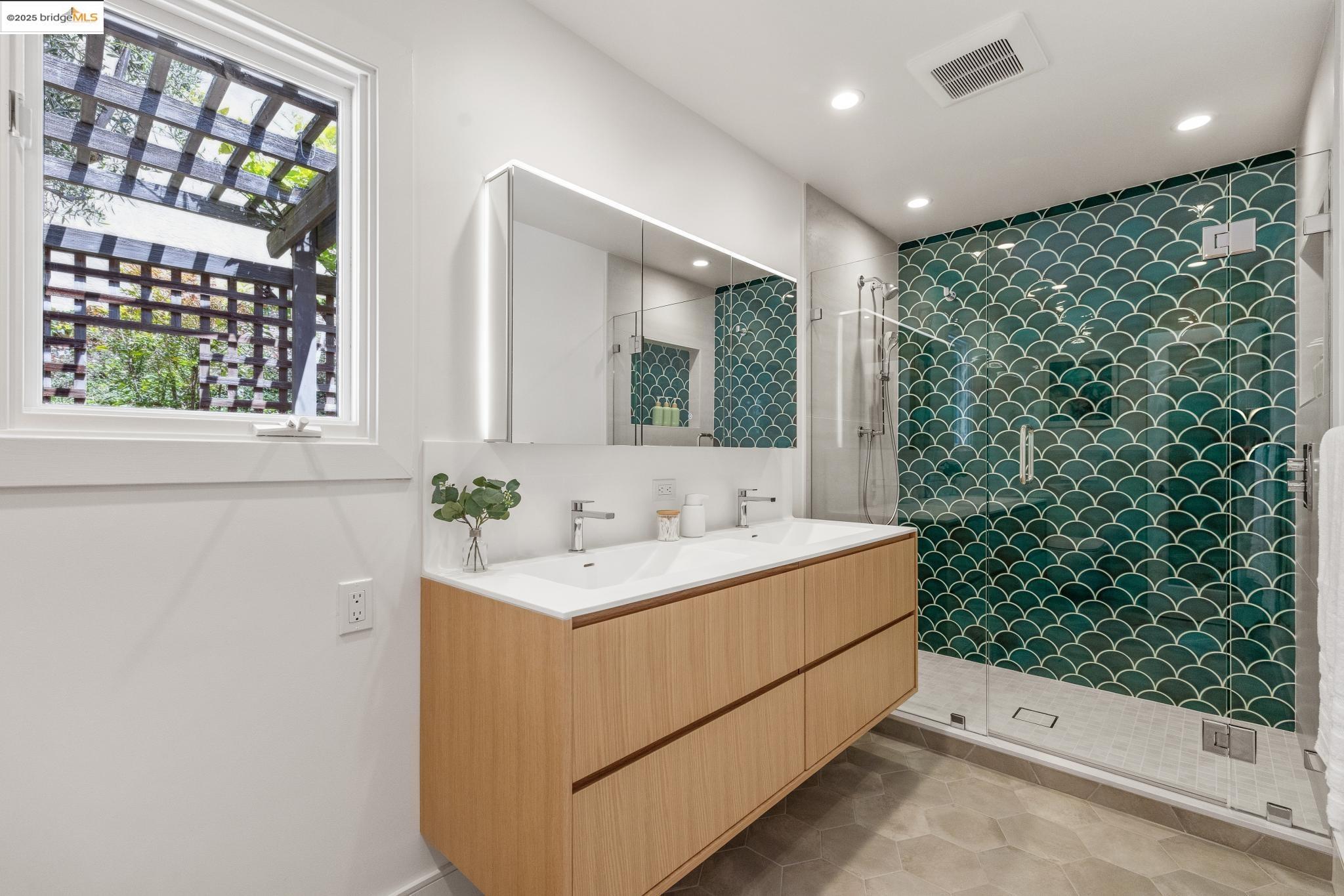 Detail Gallery Image 38 of 60 For 260 Alvarado Rd, Berkeley,  CA 94705 - 4 Beds | 2/1 Baths