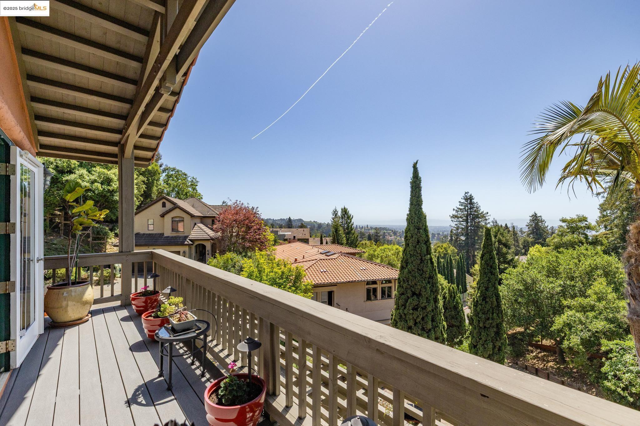 Detail Gallery Image 6 of 60 For 260 Alvarado Rd, Berkeley,  CA 94705 - 4 Beds | 2/1 Baths
