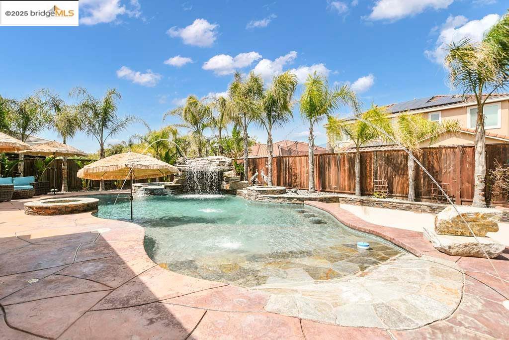 Detail Gallery Image 2 of 52 For 8065 Westport Circle, Discovery Bay,  CA 94505 - 4 Beds | 3 Baths
