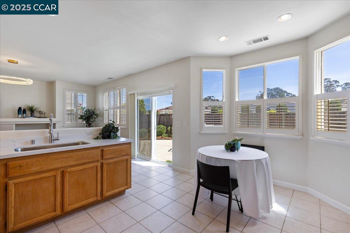 Detail Gallery Image 16 of 34 For 318 Titan Way, Hercules,  CA 94547 - 4 Beds | 3 Baths