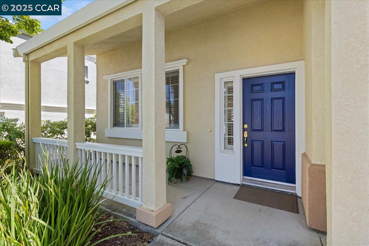 Detail Gallery Image 3 of 34 For 318 Titan Way, Hercules,  CA 94547 - 4 Beds | 3 Baths