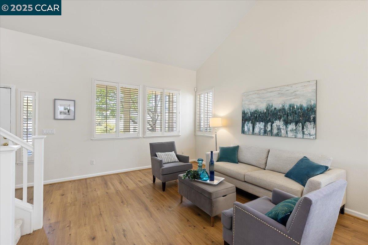 Detail Gallery Image 7 of 34 For 318 Titan Way, Hercules,  CA 94547 - 4 Beds | 3 Baths