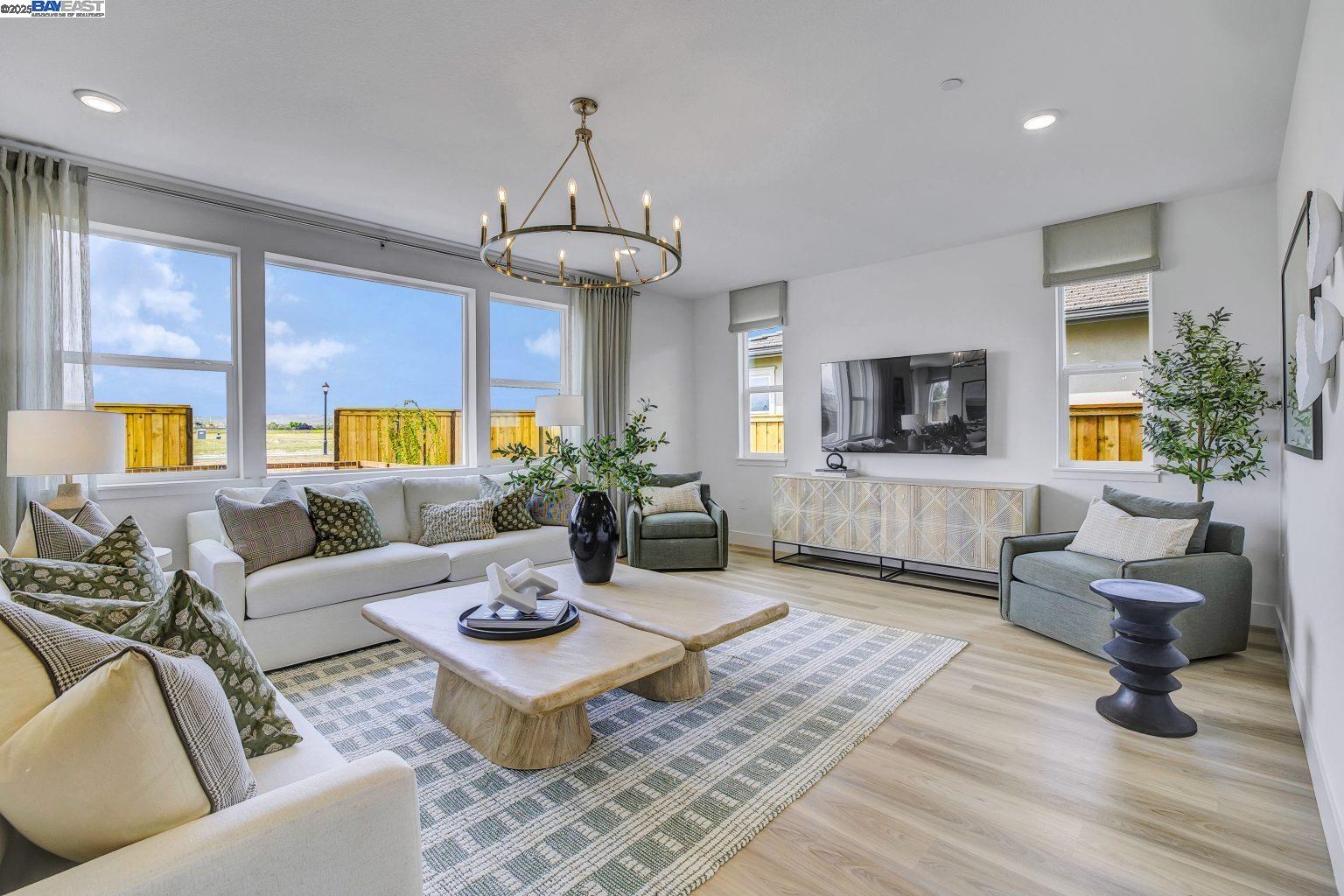 Detail Gallery Image 9 of 39 For 1342 N Capri Lane, Mountain House,  CA 95391 - 4 Beds | 3/1 Baths