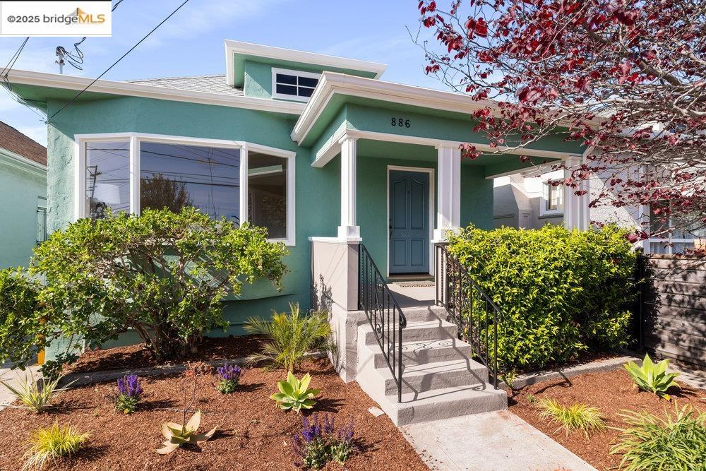 Detail Gallery Image 1 of 1 For 886 56th St, Oakland,  CA 94608 - 2 Beds | 2 Baths