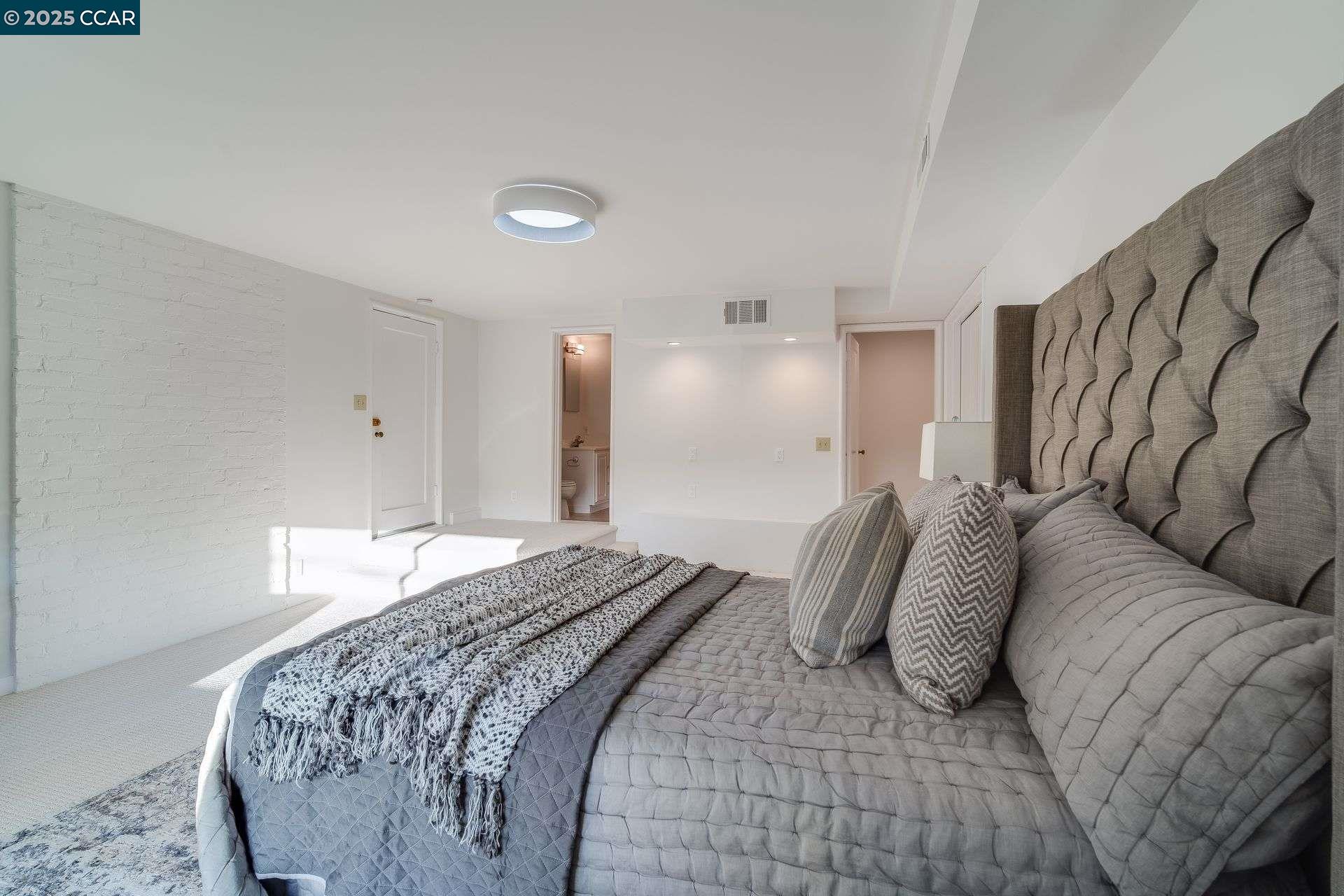 5608 Colton Blvd, Oakland, California 94611, 3 Bedrooms Bedrooms, 7 Rooms Rooms,2 BathroomsBathrooms,Residential,For Sale,5608 Colton Blvd,41094513