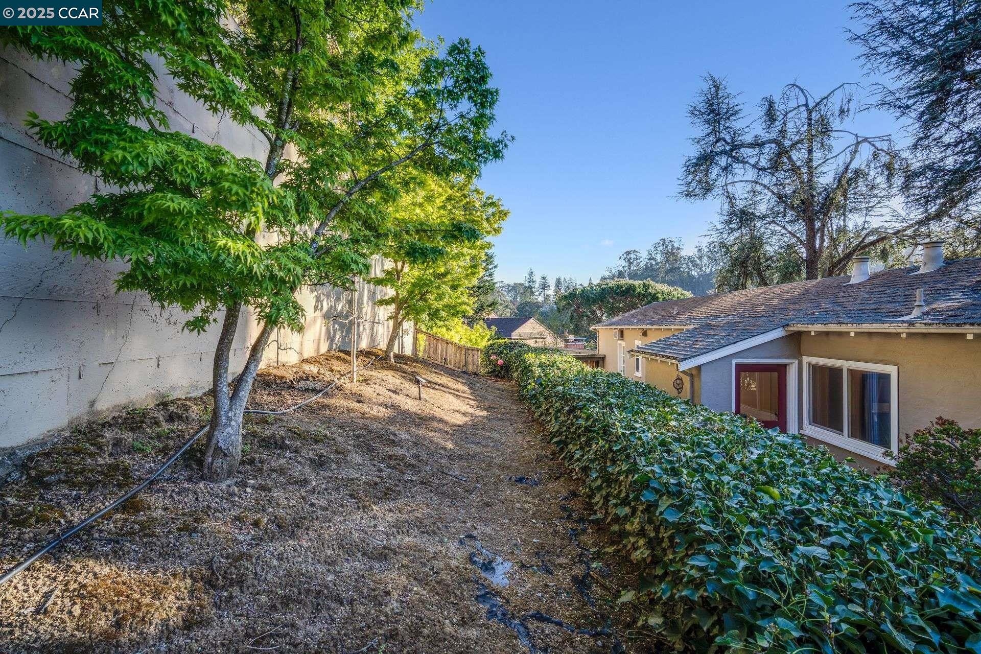 5608 Colton Blvd, Oakland, California 94611, 3 Bedrooms Bedrooms, 7 Rooms Rooms,2 BathroomsBathrooms,Residential,For Sale,5608 Colton Blvd,41094513
