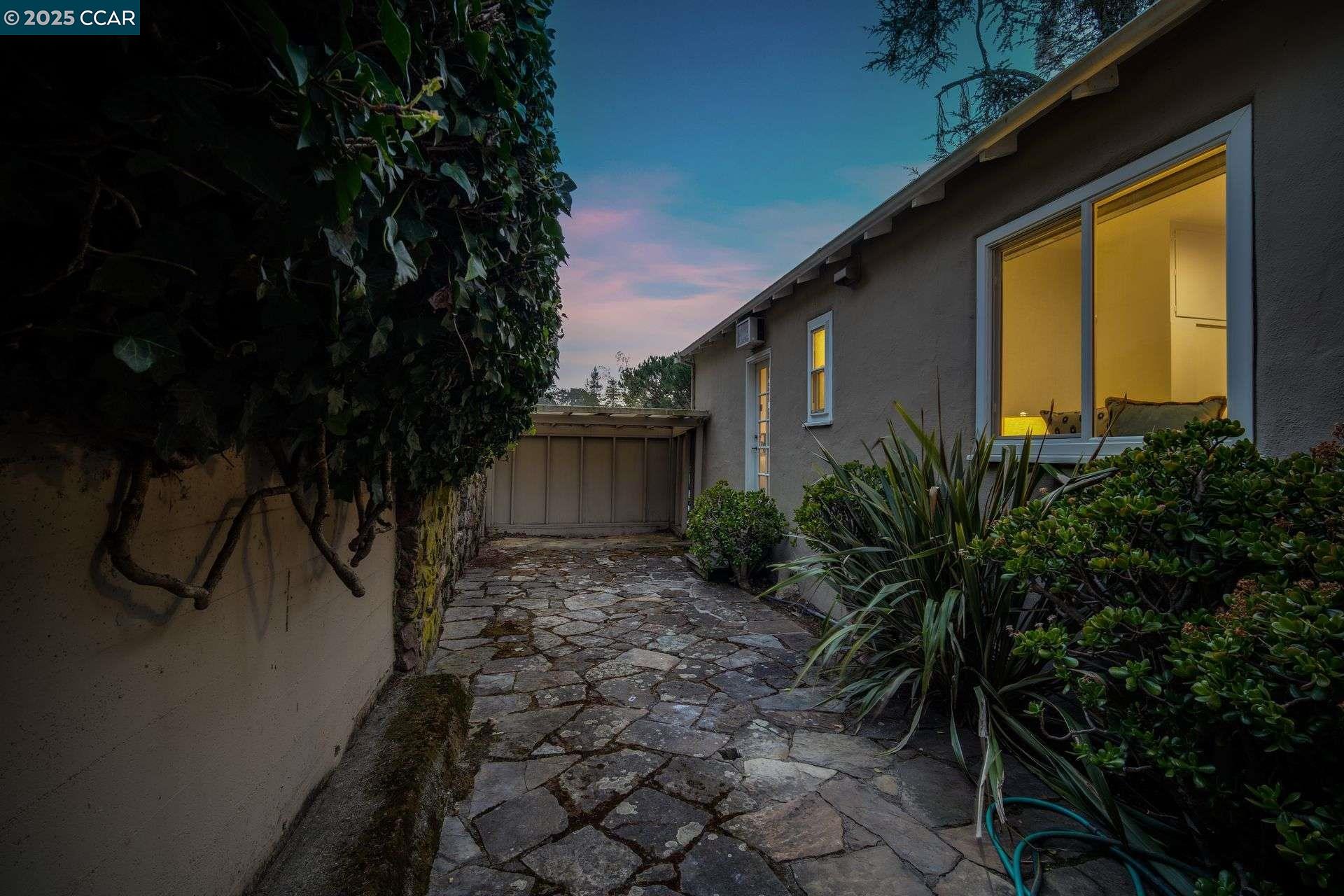 5608 Colton Blvd, Oakland, California 94611, 3 Bedrooms Bedrooms, 7 Rooms Rooms,2 BathroomsBathrooms,Residential,For Sale,5608 Colton Blvd,41094513
