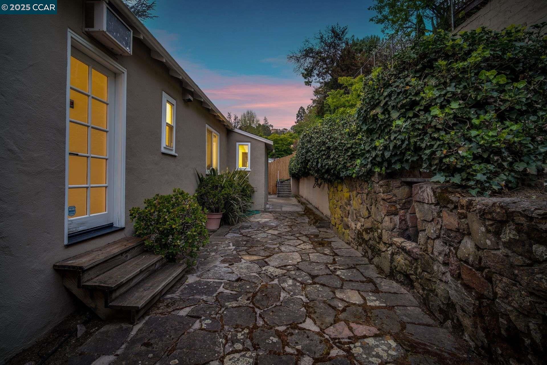 5608 Colton Blvd, Oakland, California 94611, 3 Bedrooms Bedrooms, 7 Rooms Rooms,2 BathroomsBathrooms,Residential,For Sale,5608 Colton Blvd,41094513