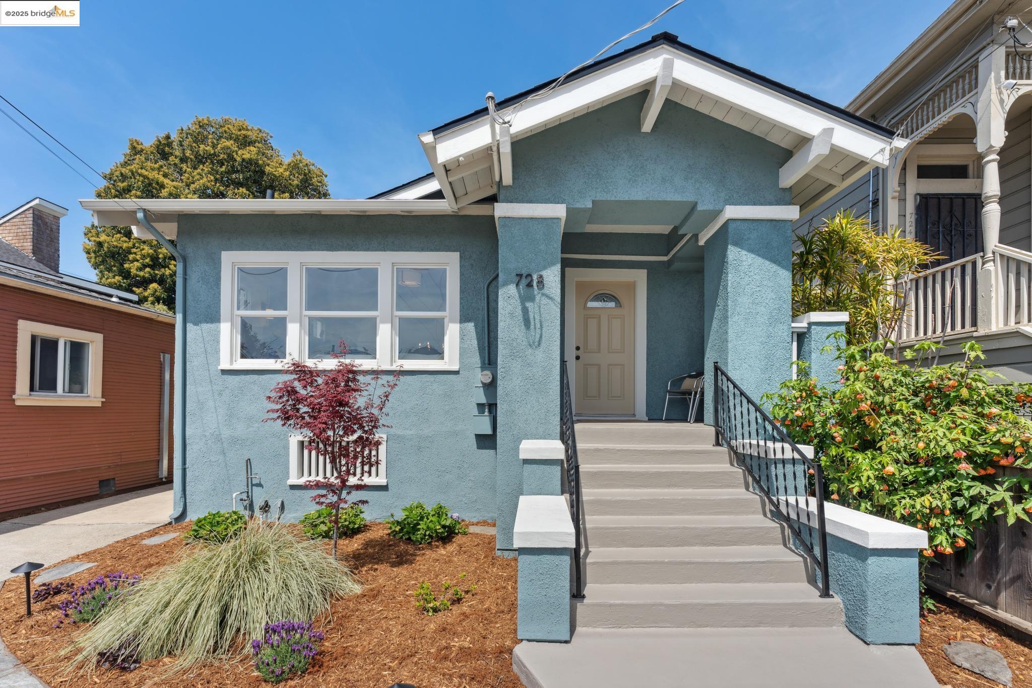 Detail Gallery Image 1 of 1 For 728 46th St, Oakland,  CA 94609 - 2 Beds | 1 Baths