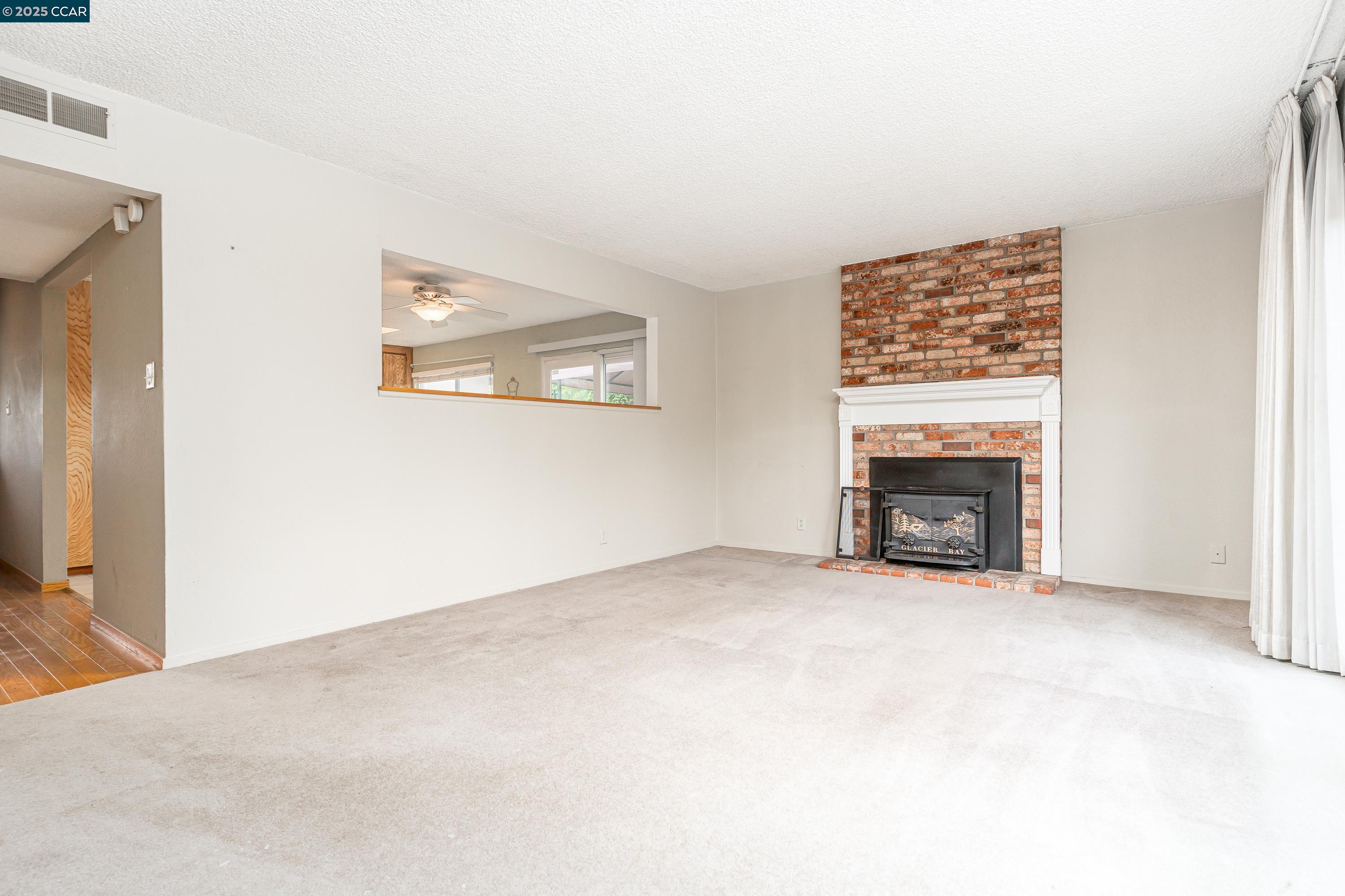 Detail Gallery Image 9 of 42 For 969 Kilkenny Way, Pinole,  CA 94564 - 4 Beds | 2 Baths