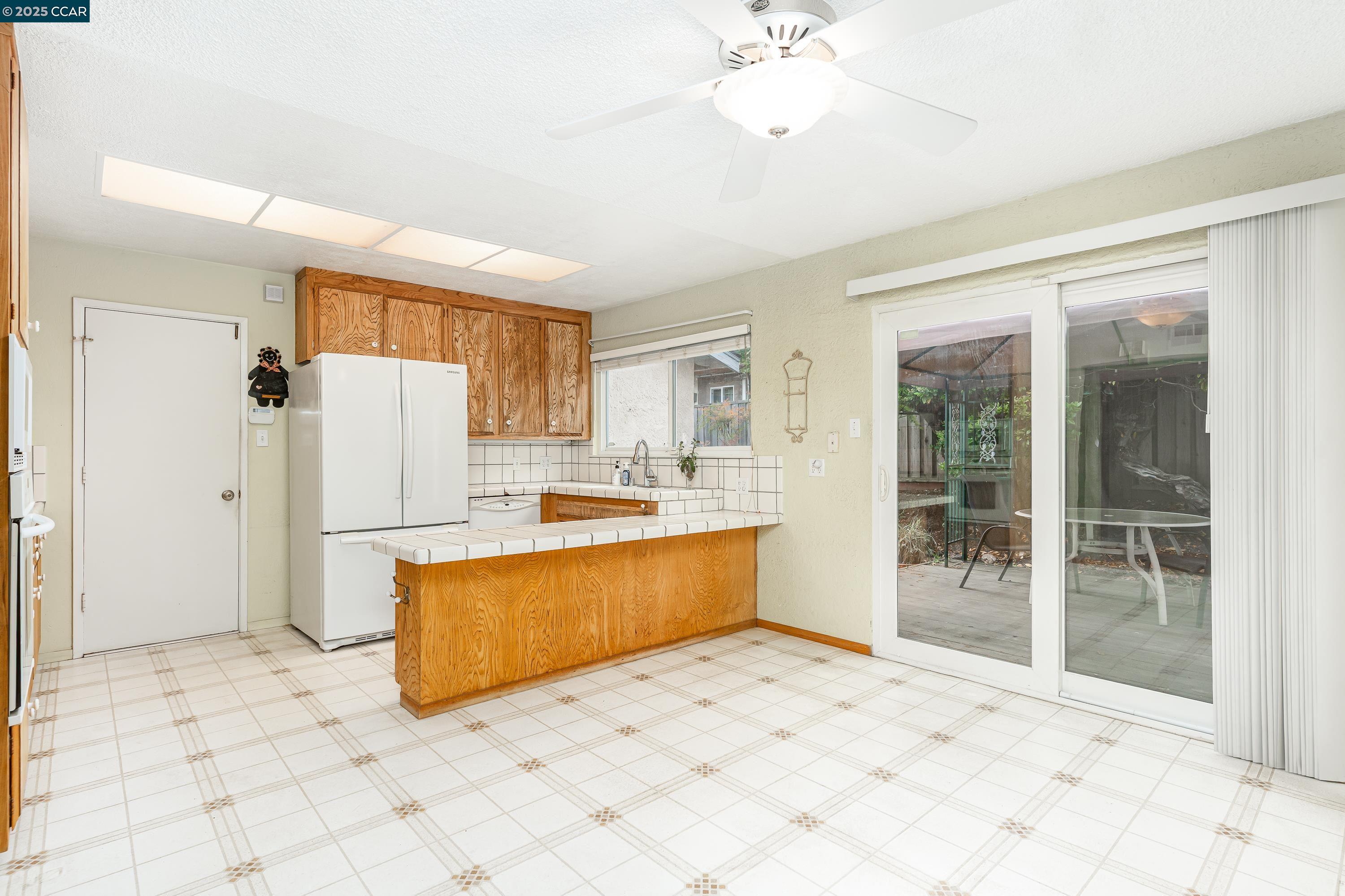 Detail Gallery Image 11 of 42 For 969 Kilkenny Way, Pinole,  CA 94564 - 4 Beds | 2 Baths