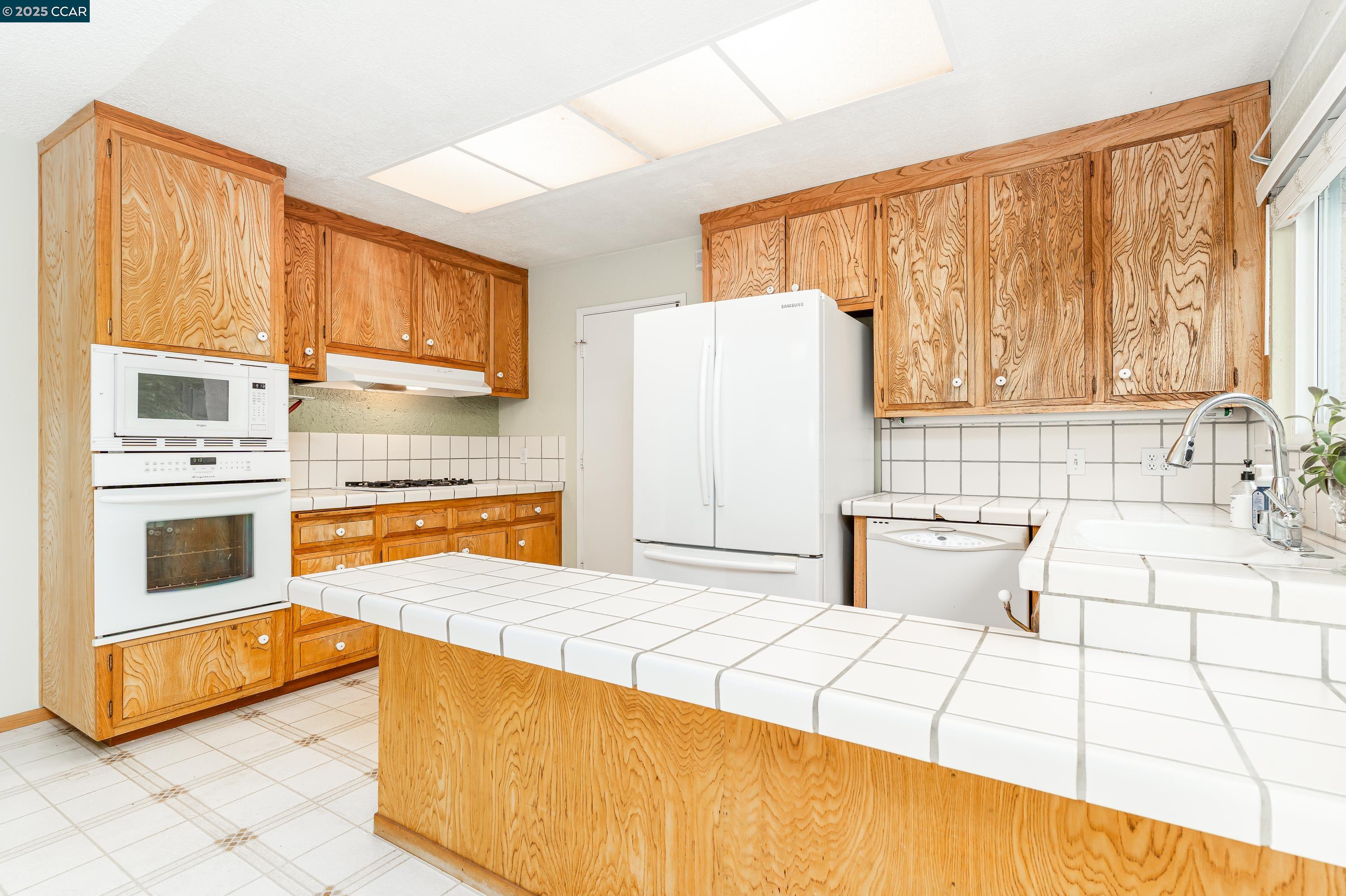 Detail Gallery Image 12 of 42 For 969 Kilkenny Way, Pinole,  CA 94564 - 4 Beds | 2 Baths