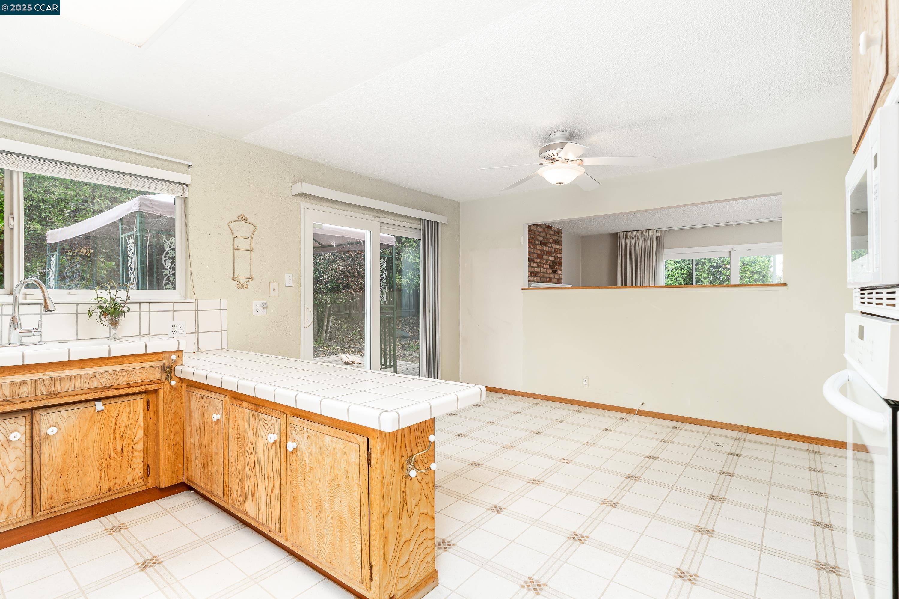Detail Gallery Image 13 of 42 For 969 Kilkenny Way, Pinole,  CA 94564 - 4 Beds | 2 Baths