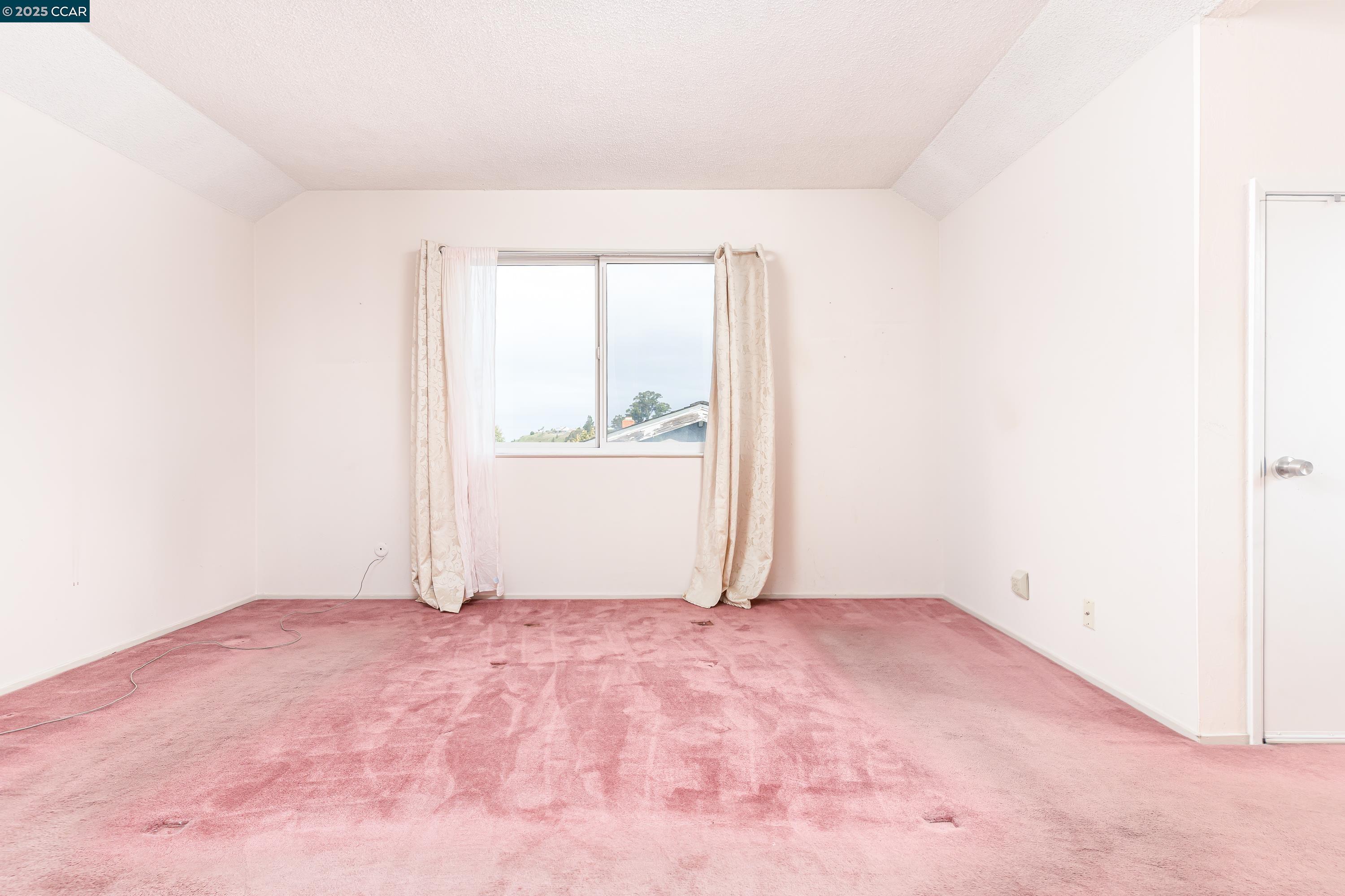 Detail Gallery Image 14 of 42 For 969 Kilkenny Way, Pinole,  CA 94564 - 4 Beds | 2 Baths