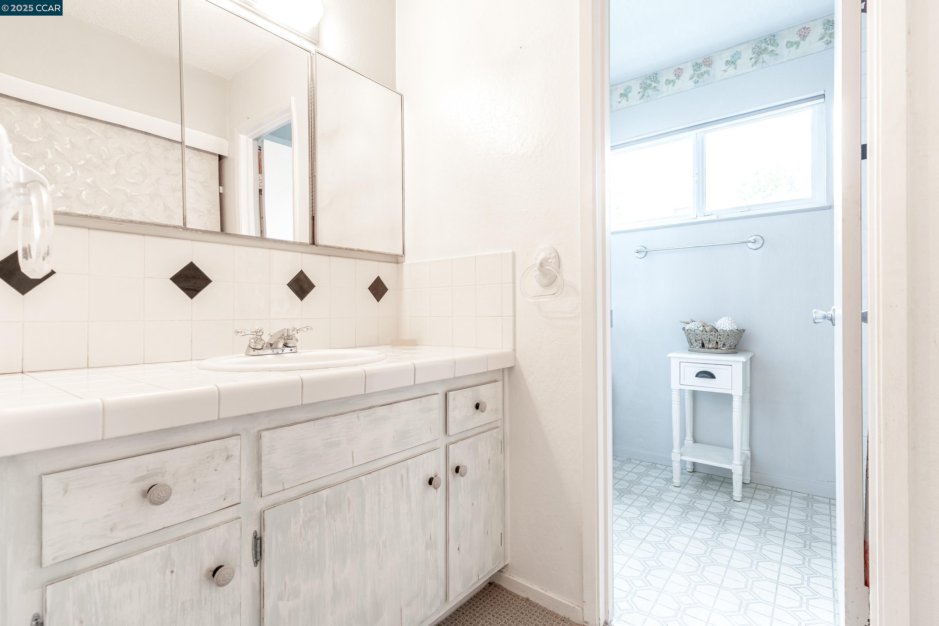 Detail Gallery Image 27 of 42 For 969 Kilkenny Way, Pinole,  CA 94564 - 4 Beds | 2 Baths