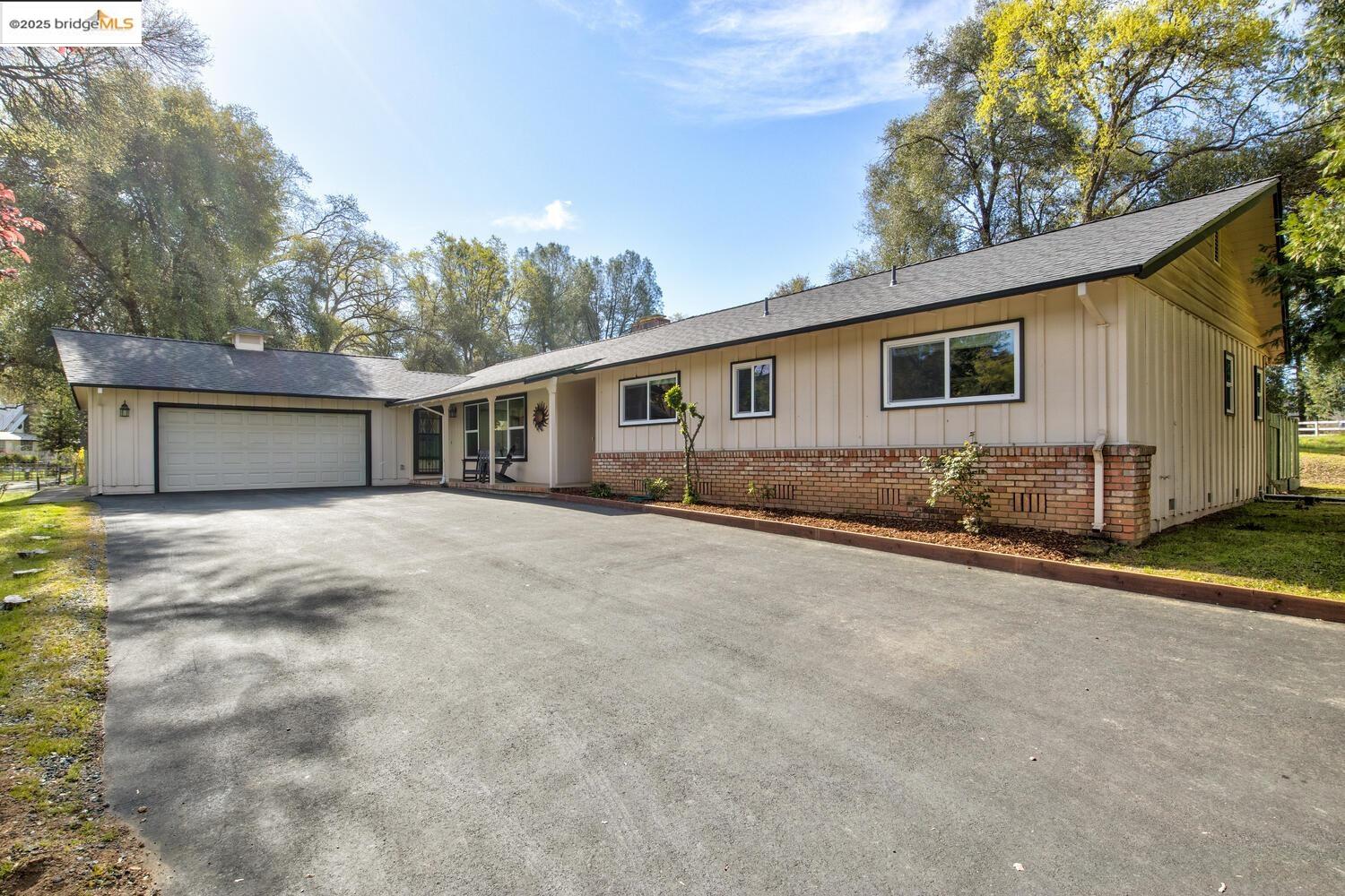 Detail Gallery Image 1 of 1 For 19230 South Court, Sonora,  CA 95370 - 4 Beds | 3 Baths