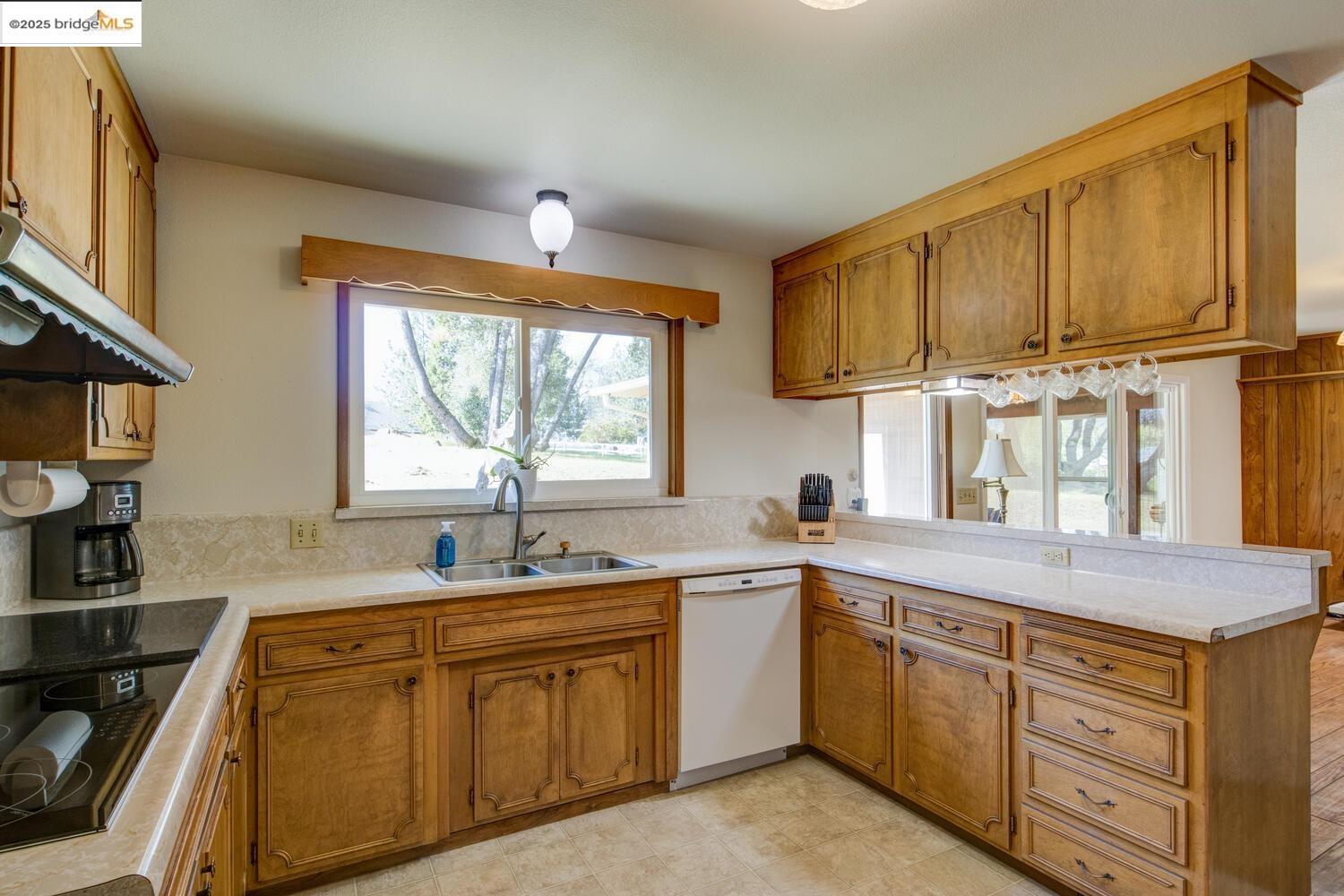 Detail Gallery Image 15 of 60 For 19230 South Court, Sonora,  CA 95370 - 4 Beds | 3 Baths
