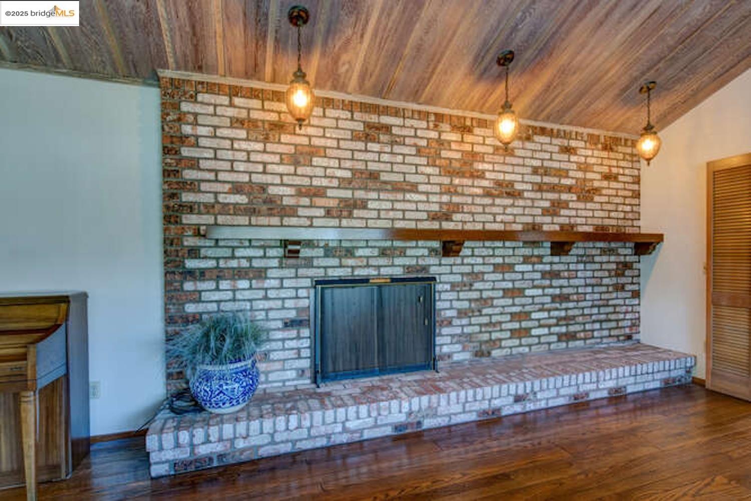 Detail Gallery Image 8 of 60 For 19230 South Court, Sonora,  CA 95370 - 4 Beds | 3 Baths