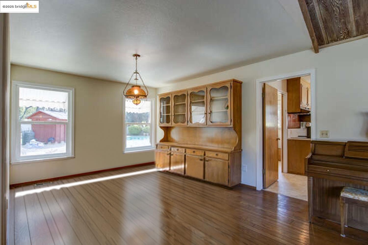 Detail Gallery Image 10 of 60 For 19230 South Court, Sonora,  CA 95370 - 4 Beds | 3 Baths