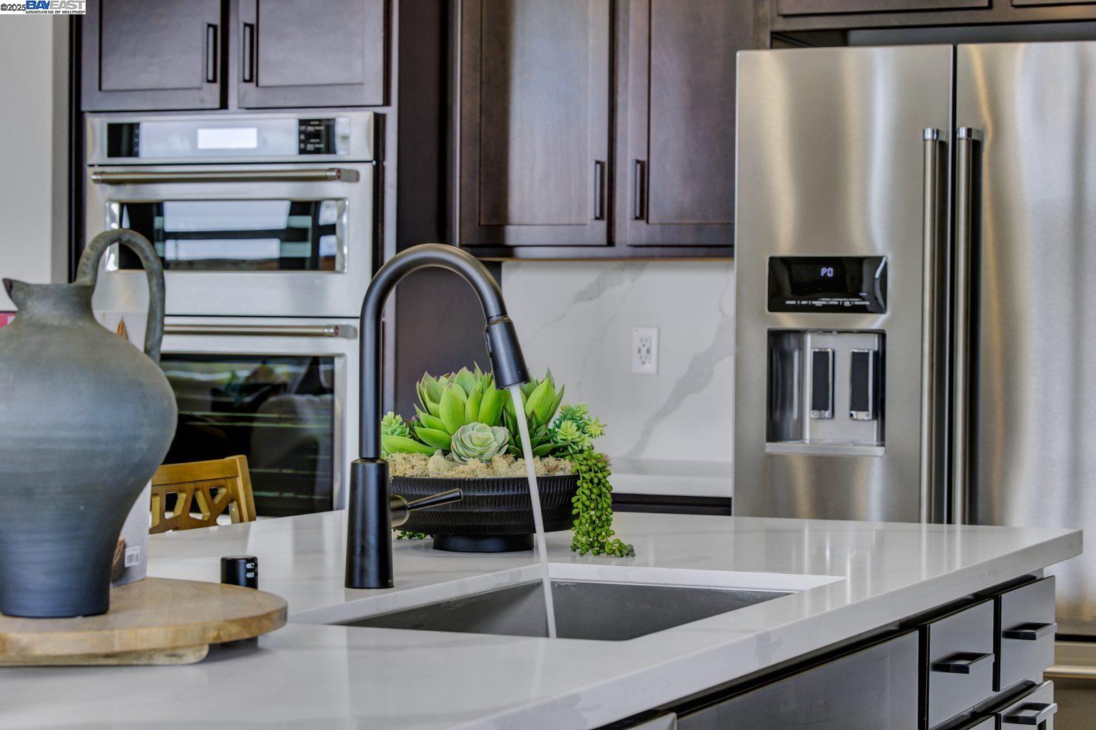 Detail Gallery Image 11 of 35 For 367 W Calabria Drive, Mountain House,  CA 95391 - 5 Beds | 4 Baths