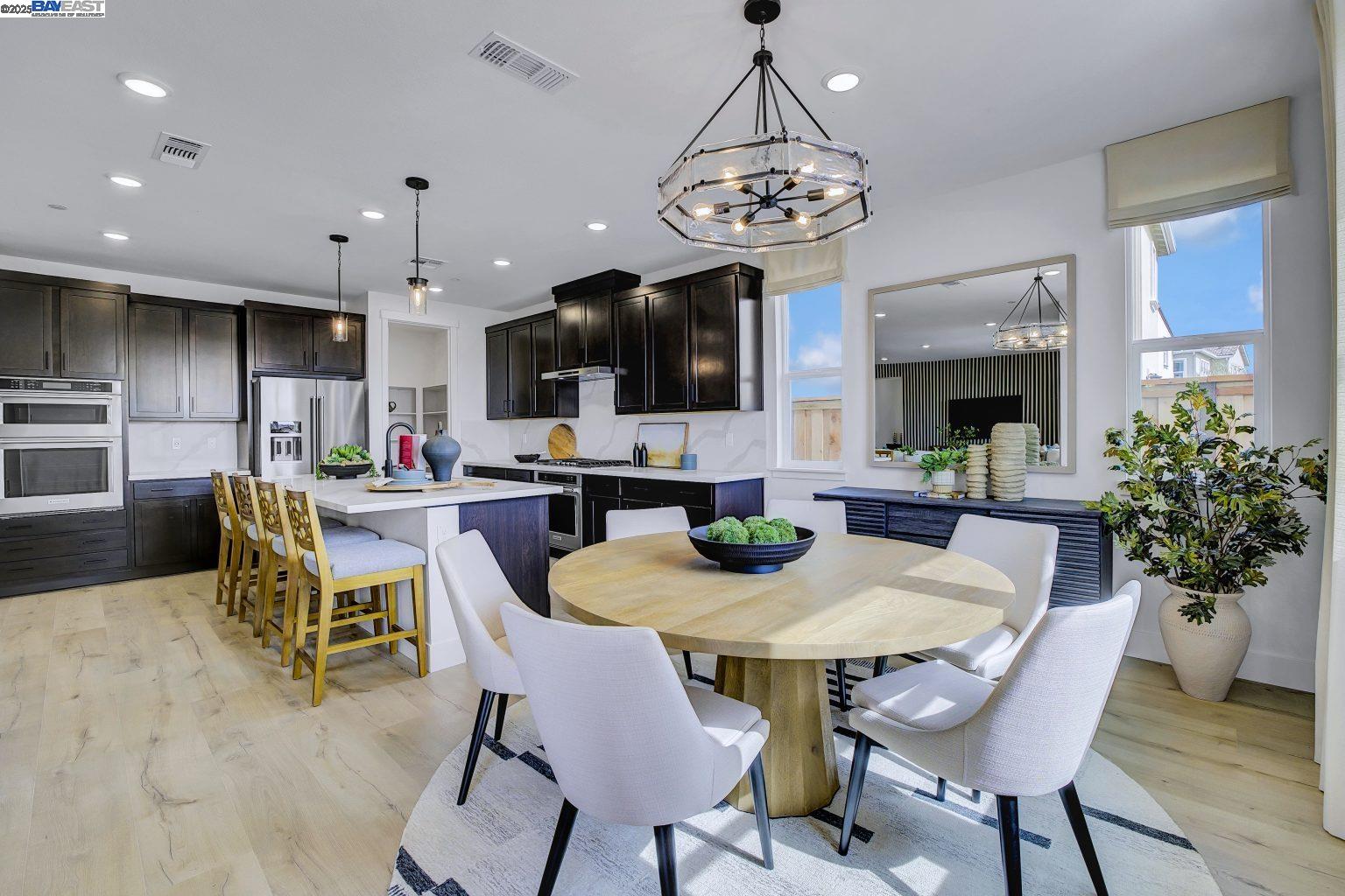 Detail Gallery Image 12 of 35 For 367 W Calabria Drive, Mountain House,  CA 95391 - 5 Beds | 4 Baths