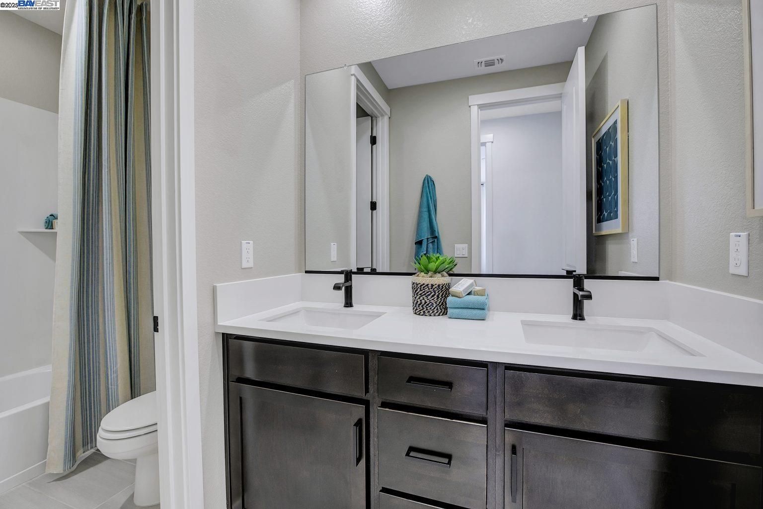 Detail Gallery Image 20 of 35 For 367 W Calabria Drive, Mountain House,  CA 95391 - 5 Beds | 4 Baths