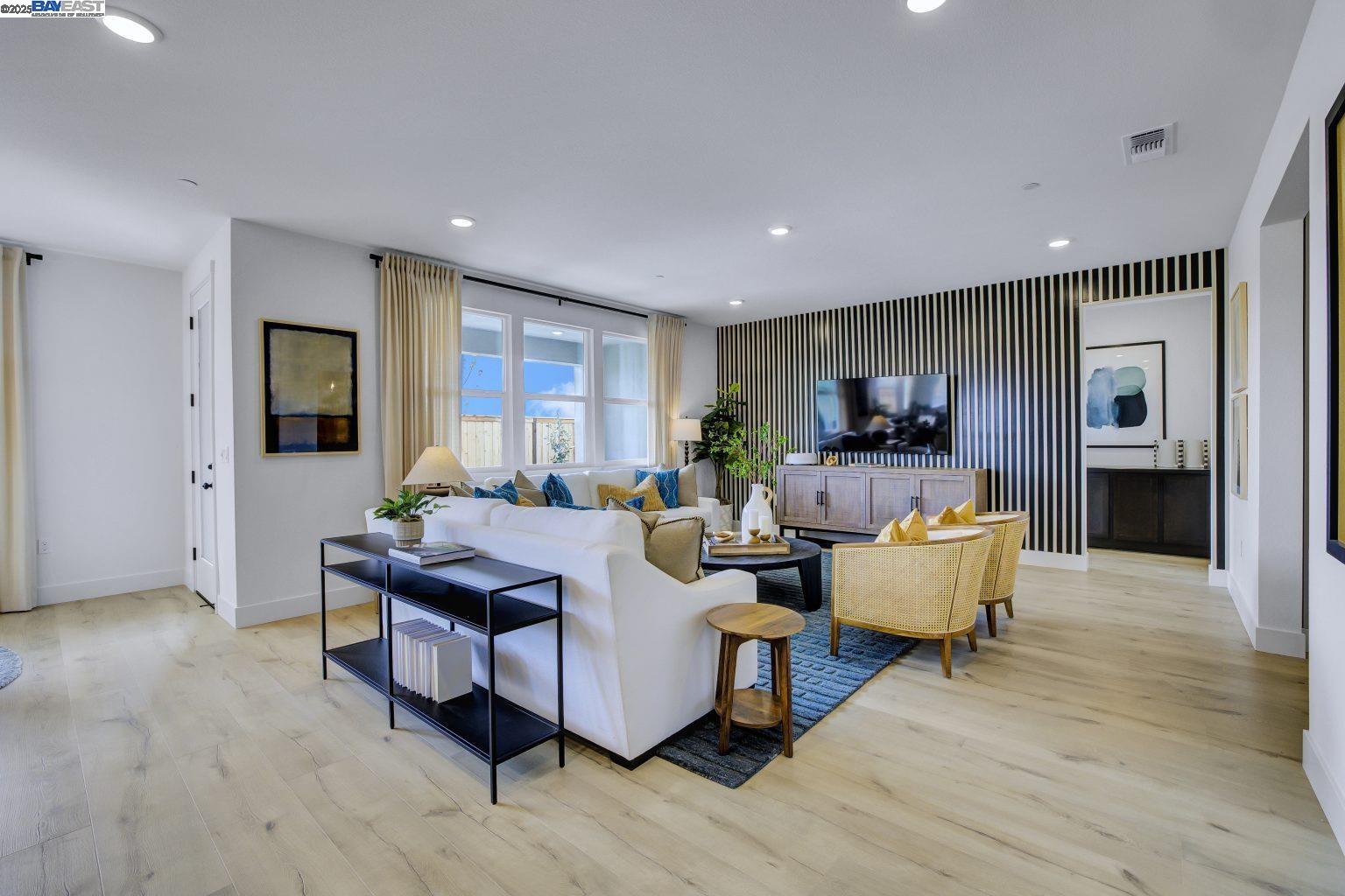 Detail Gallery Image 7 of 35 For 367 W Calabria Drive, Mountain House,  CA 95391 - 5 Beds | 4 Baths