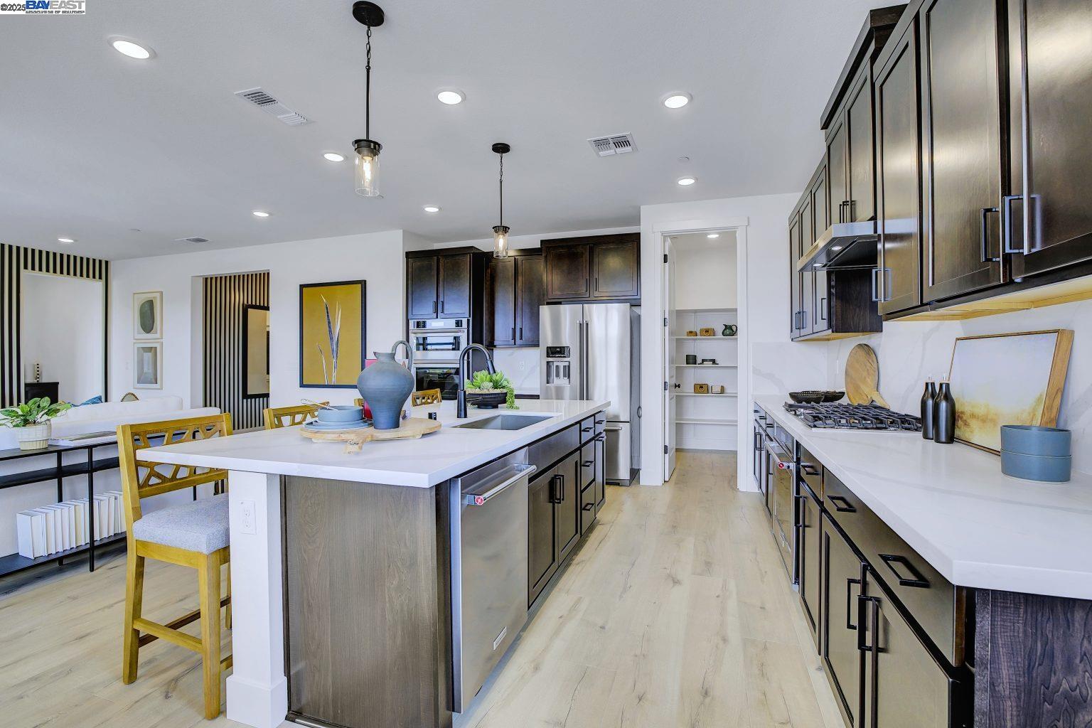 Detail Gallery Image 9 of 35 For 367 W Calabria Drive, Mountain House,  CA 95391 - 5 Beds | 4 Baths