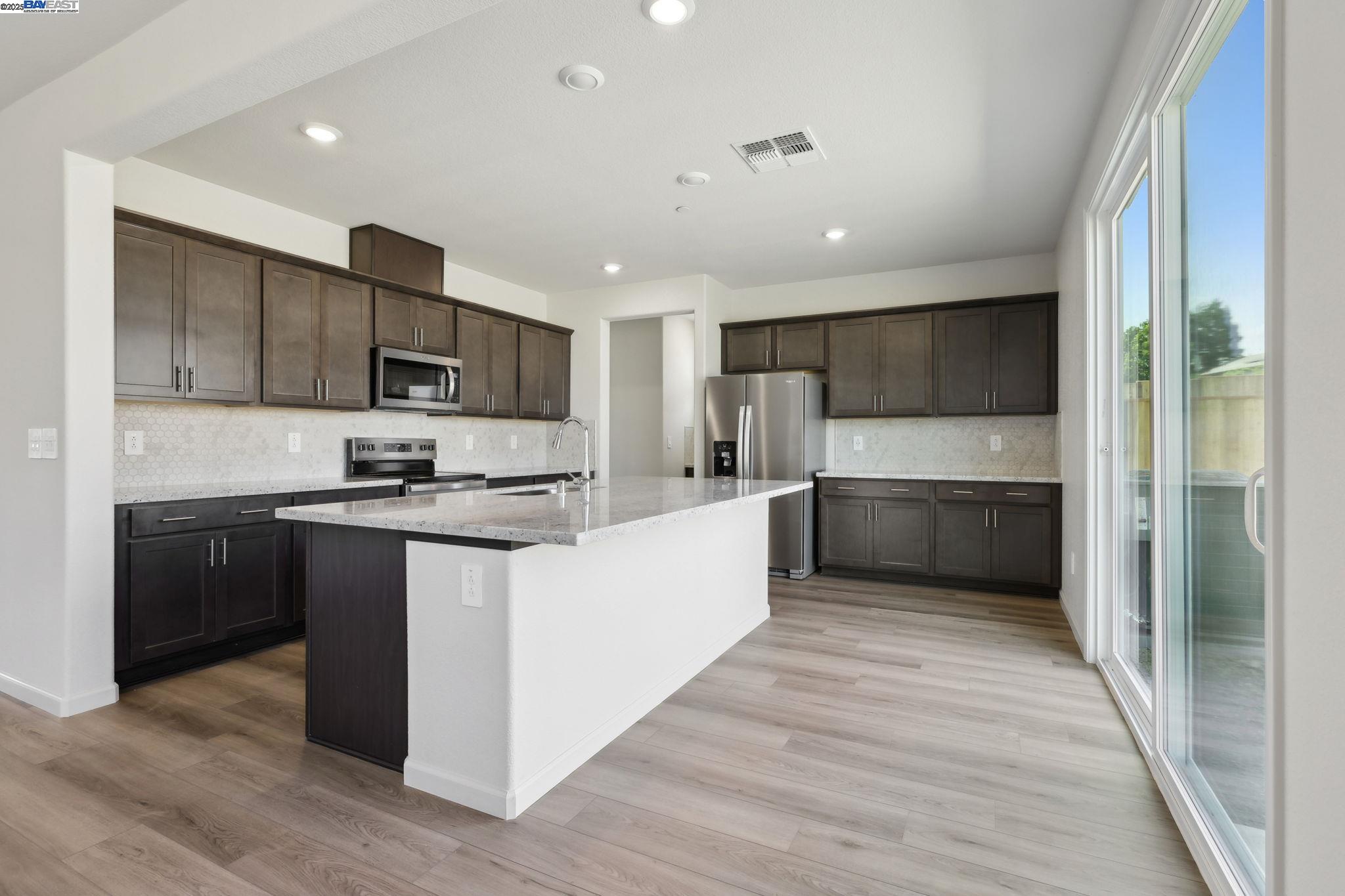 Detail Gallery Image 11 of 49 For 5204 Cardinal Court, Antioch,  CA 94509 - 4 Beds | 3 Baths