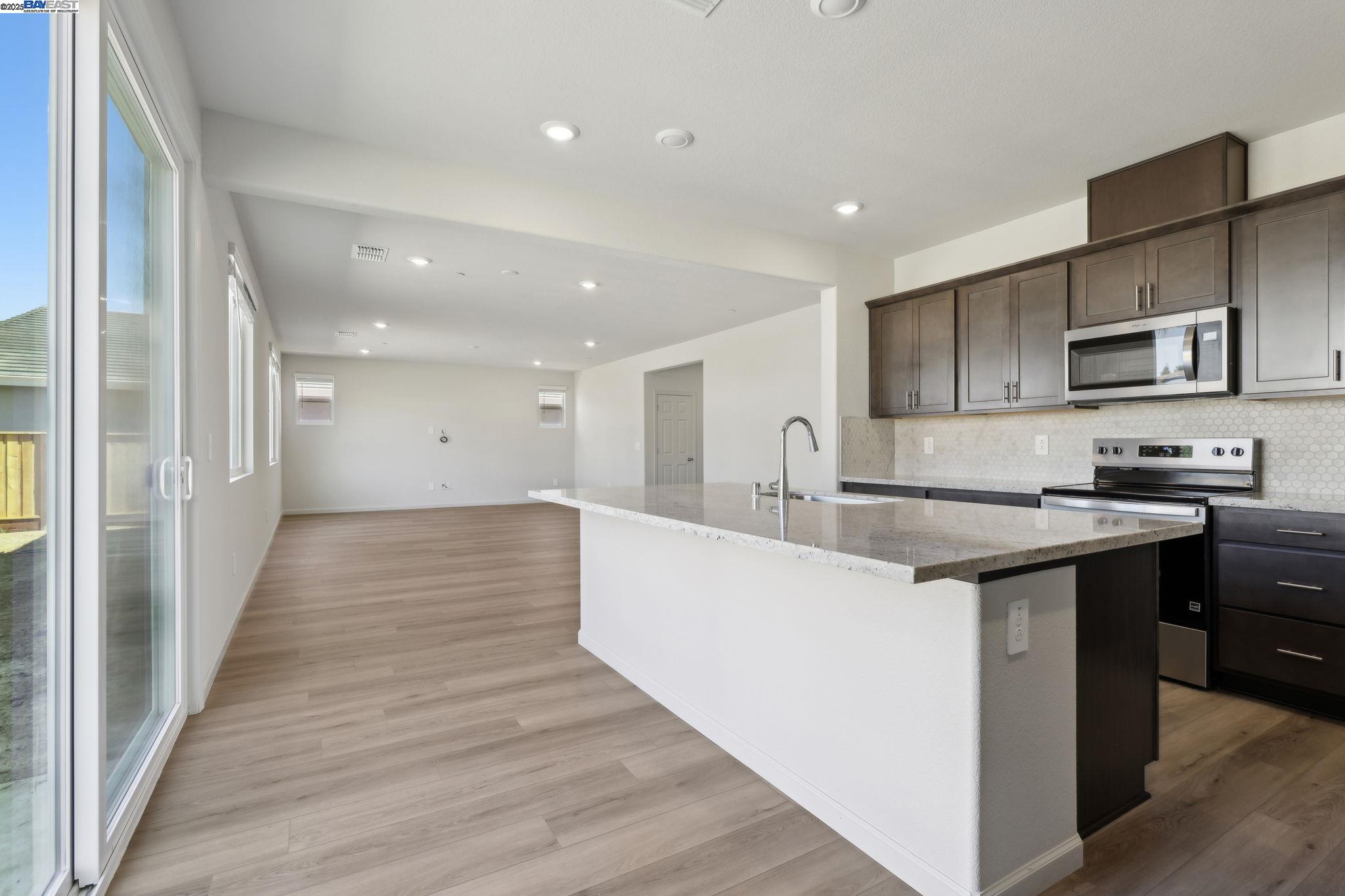 Detail Gallery Image 12 of 49 For 5204 Cardinal Court, Antioch,  CA 94509 - 4 Beds | 3 Baths