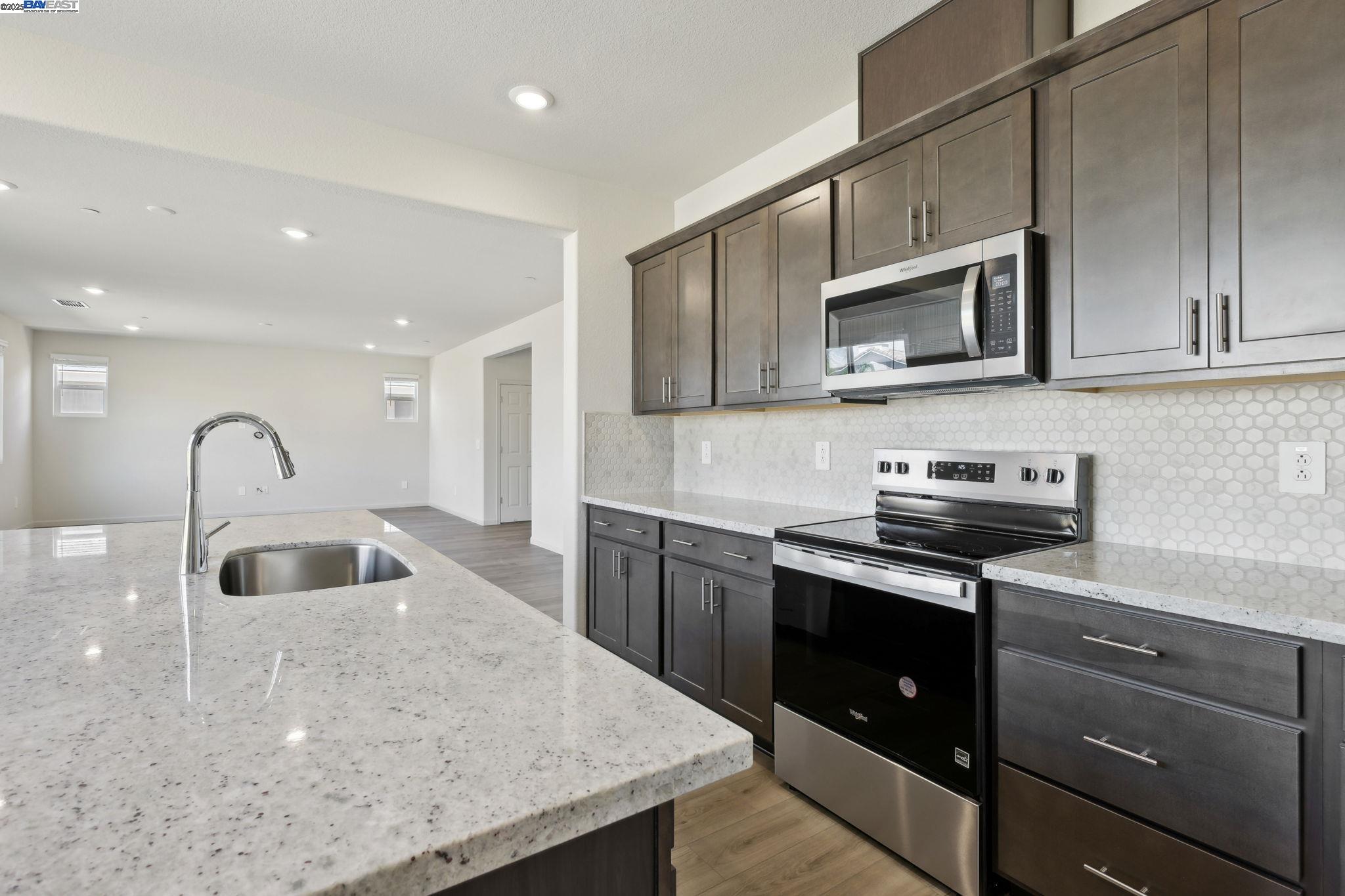 Detail Gallery Image 13 of 49 For 5204 Cardinal Court, Antioch,  CA 94509 - 4 Beds | 3 Baths