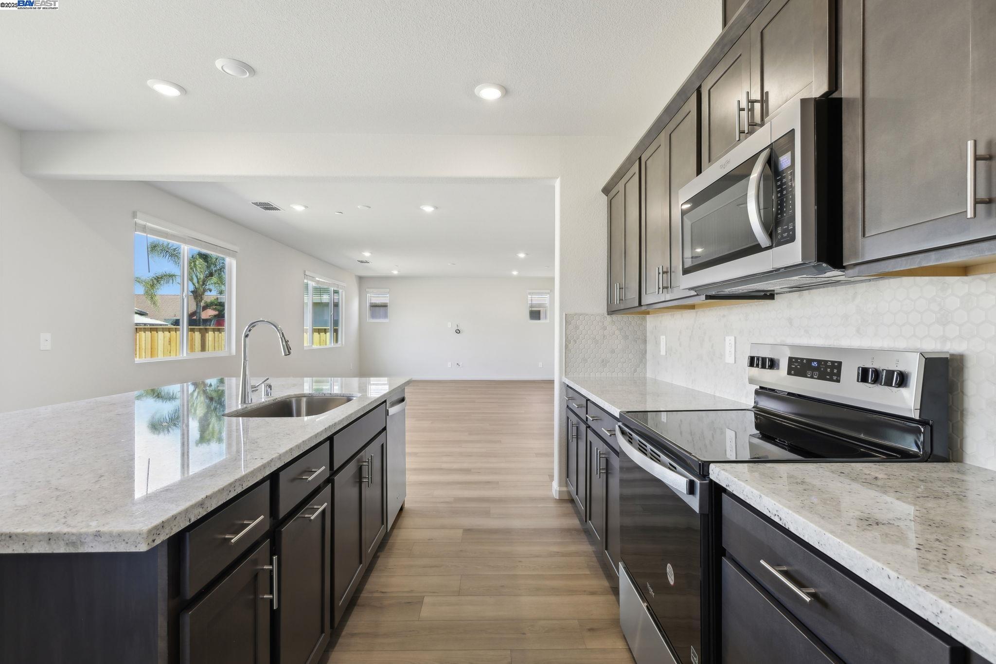 Detail Gallery Image 14 of 49 For 5204 Cardinal Court, Antioch,  CA 94509 - 4 Beds | 3 Baths