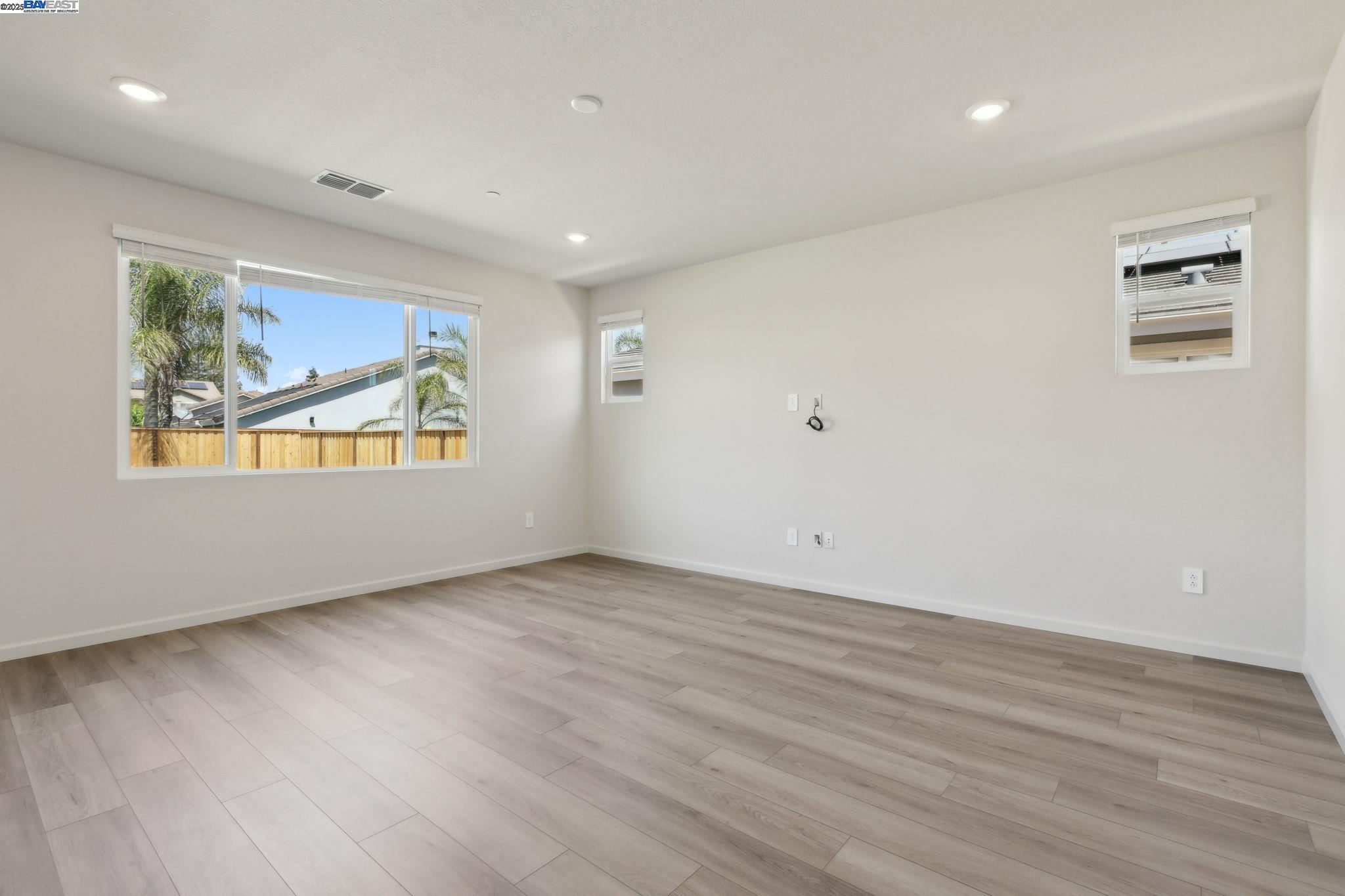 Detail Gallery Image 7 of 49 For 5204 Cardinal Court, Antioch,  CA 94509 - 4 Beds | 3 Baths