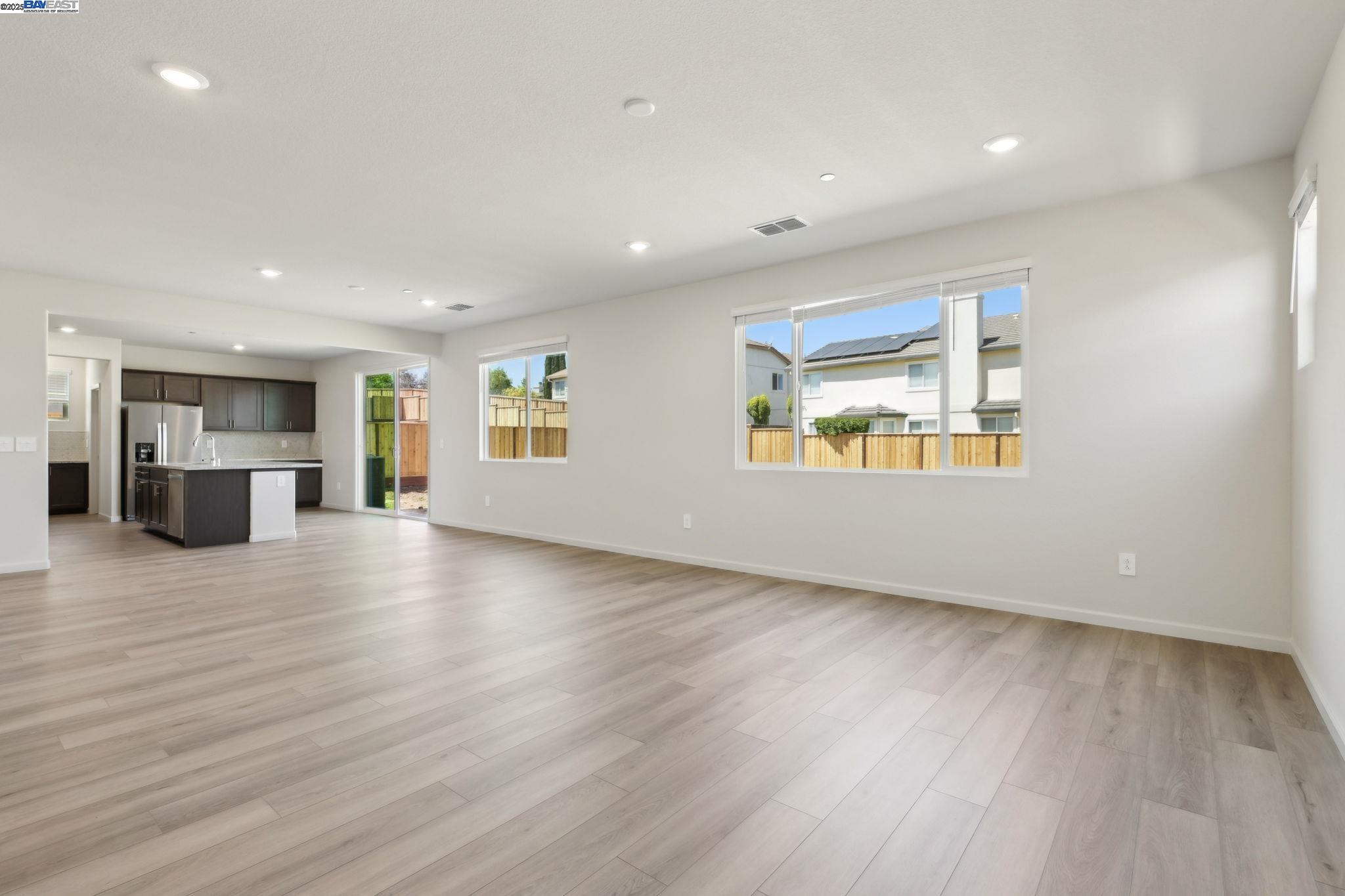 Detail Gallery Image 8 of 49 For 5204 Cardinal Court, Antioch,  CA 94509 - 4 Beds | 3 Baths