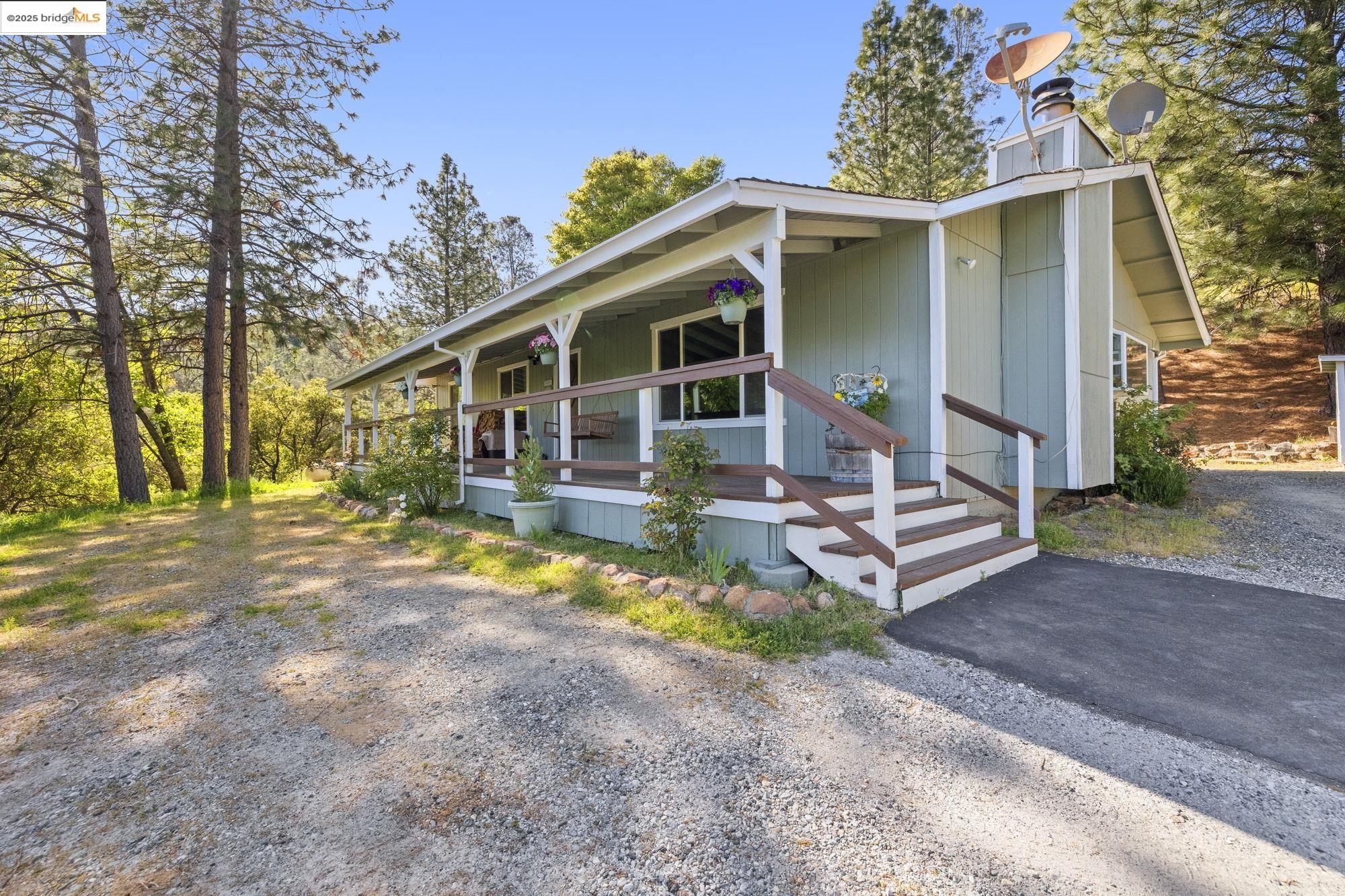 Detail Gallery Image 2 of 38 For 20904 Maranatha Road, Tuolumne,  CA 95379 - 3 Beds | 2 Baths