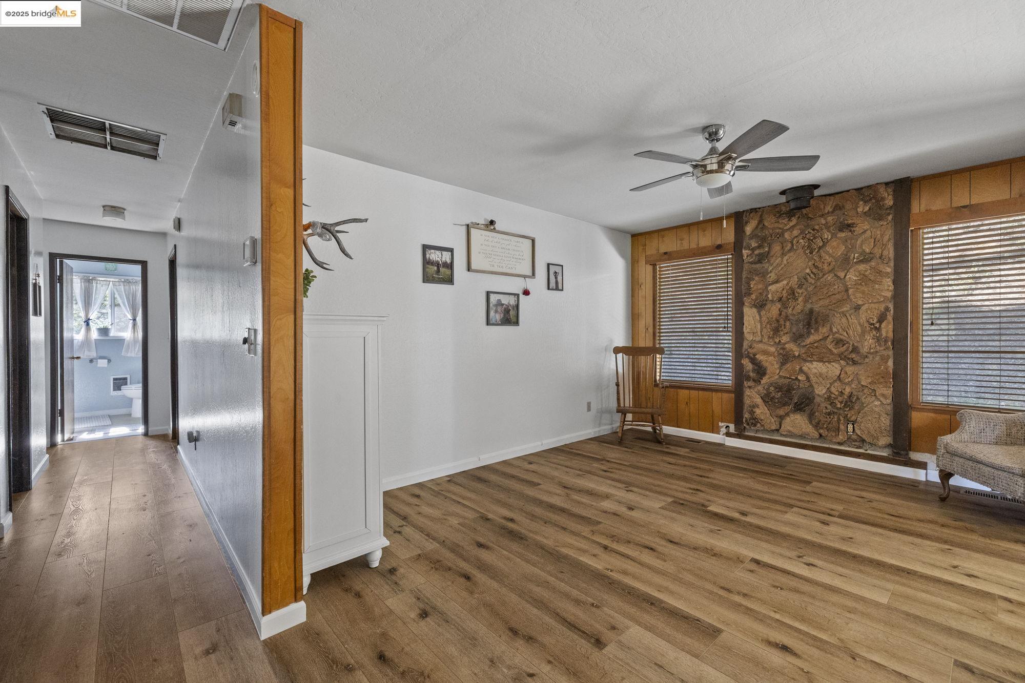 Detail Gallery Image 12 of 38 For 20904 Maranatha Road, Tuolumne,  CA 95379 - 3 Beds | 2 Baths