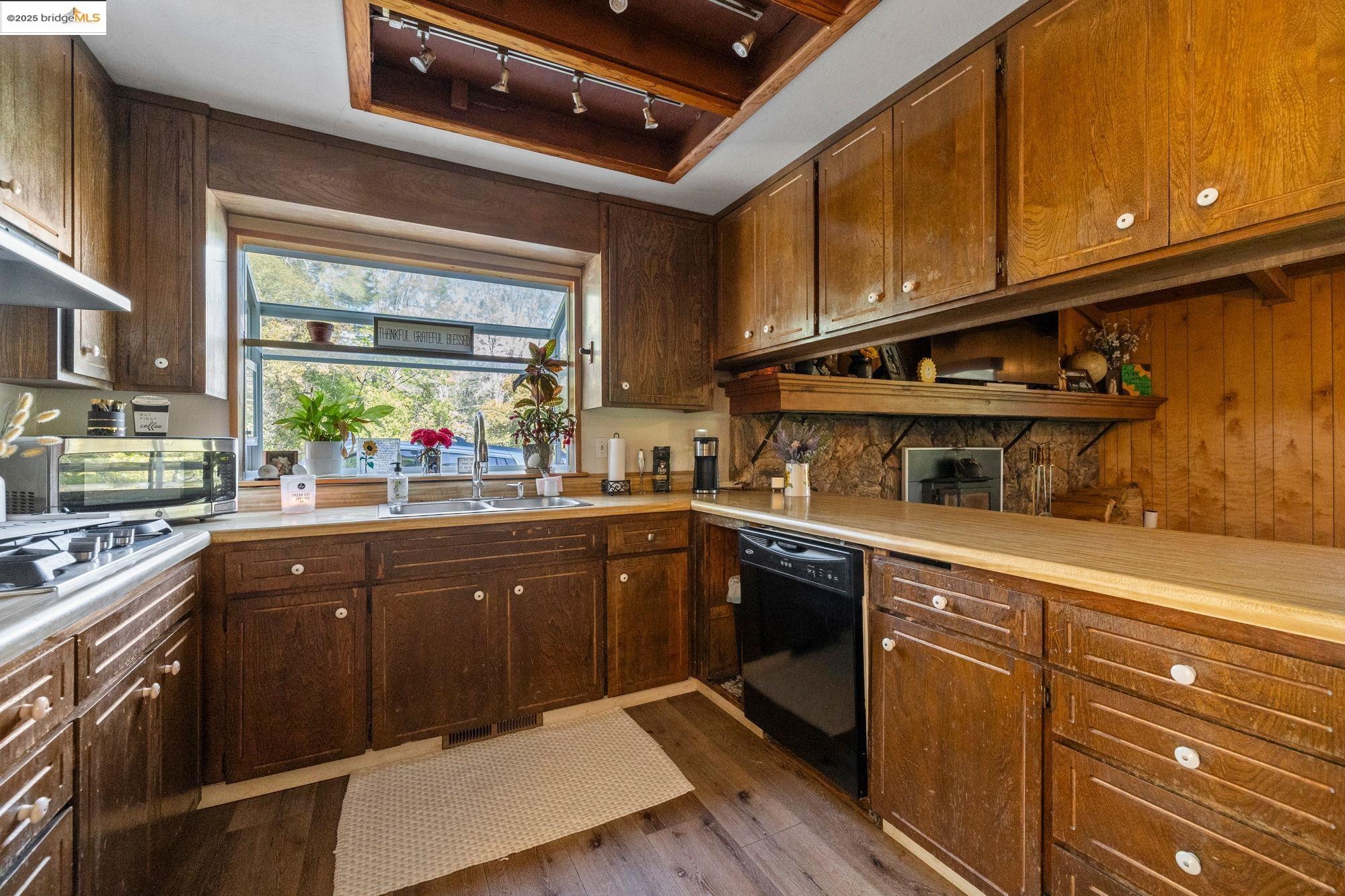 Detail Gallery Image 13 of 38 For 20904 Maranatha Road, Tuolumne,  CA 95379 - 3 Beds | 2 Baths