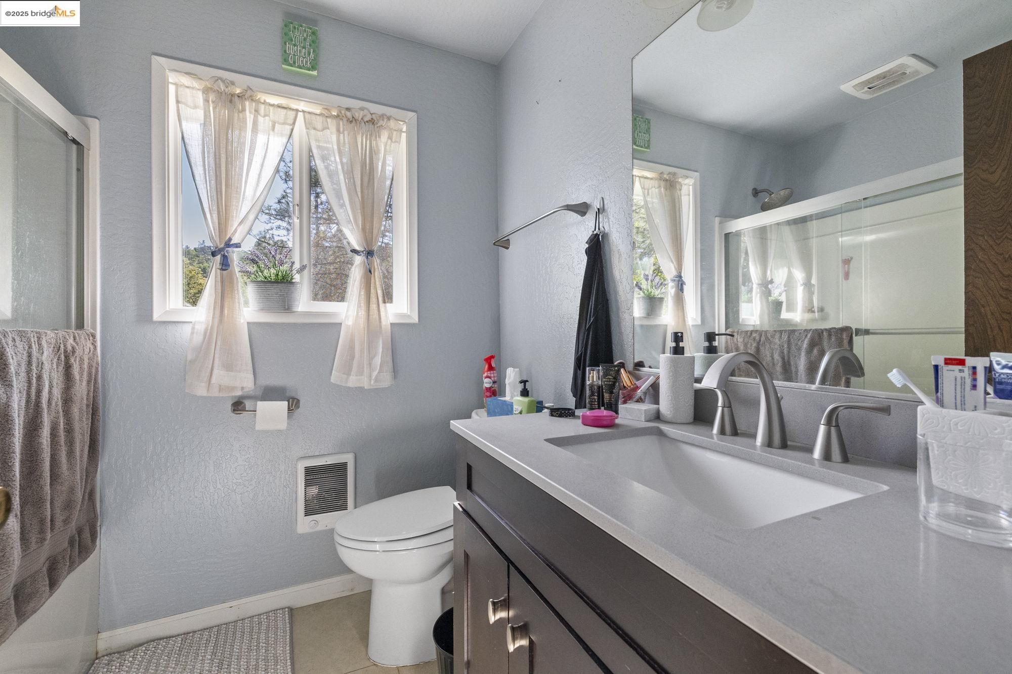Detail Gallery Image 18 of 38 For 20904 Maranatha Road, Tuolumne,  CA 95379 - 3 Beds | 2 Baths